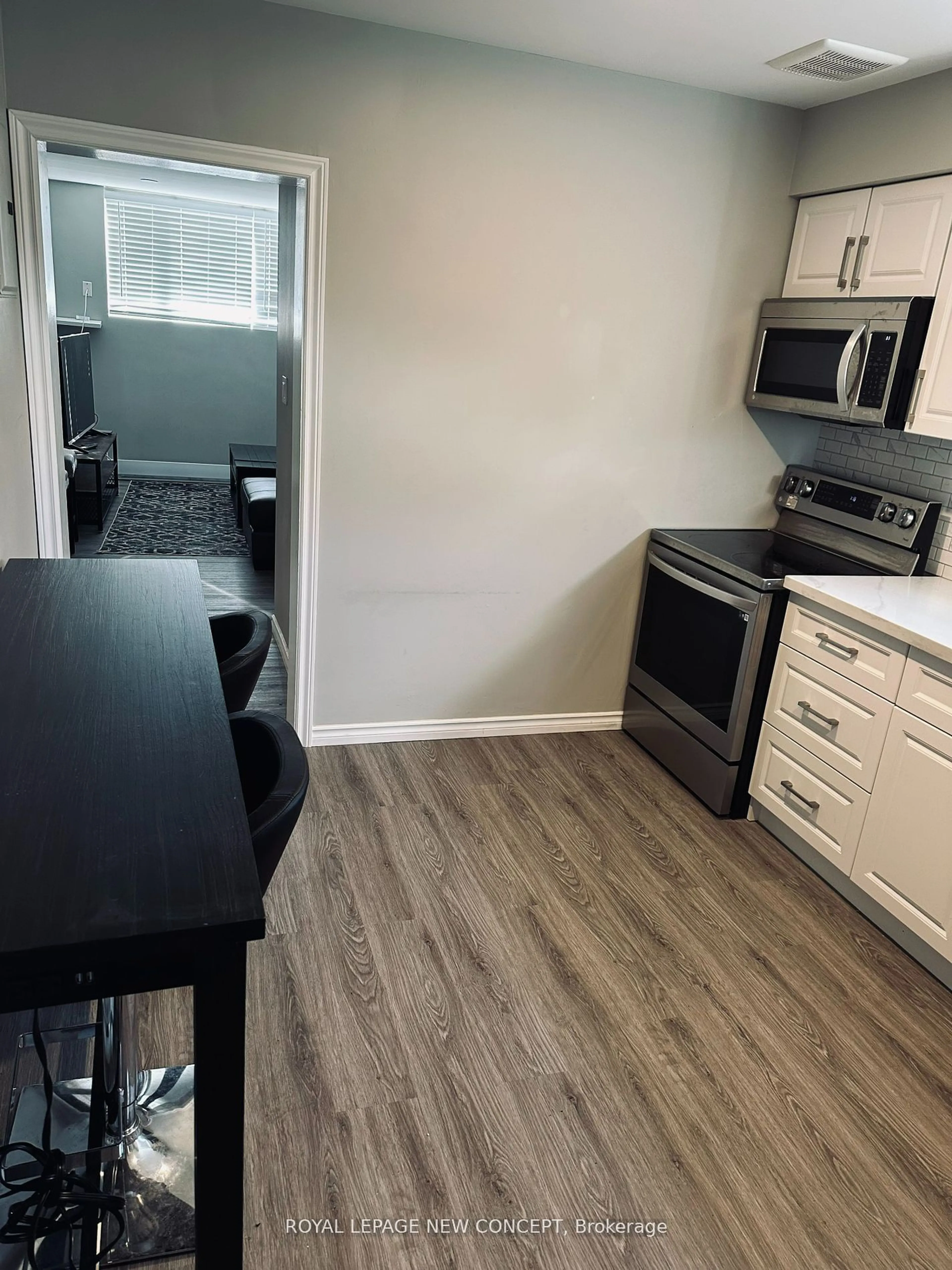 Standard kitchen, wood floors for 580 Digby Ave, Oshawa Ontario L1G 1W6