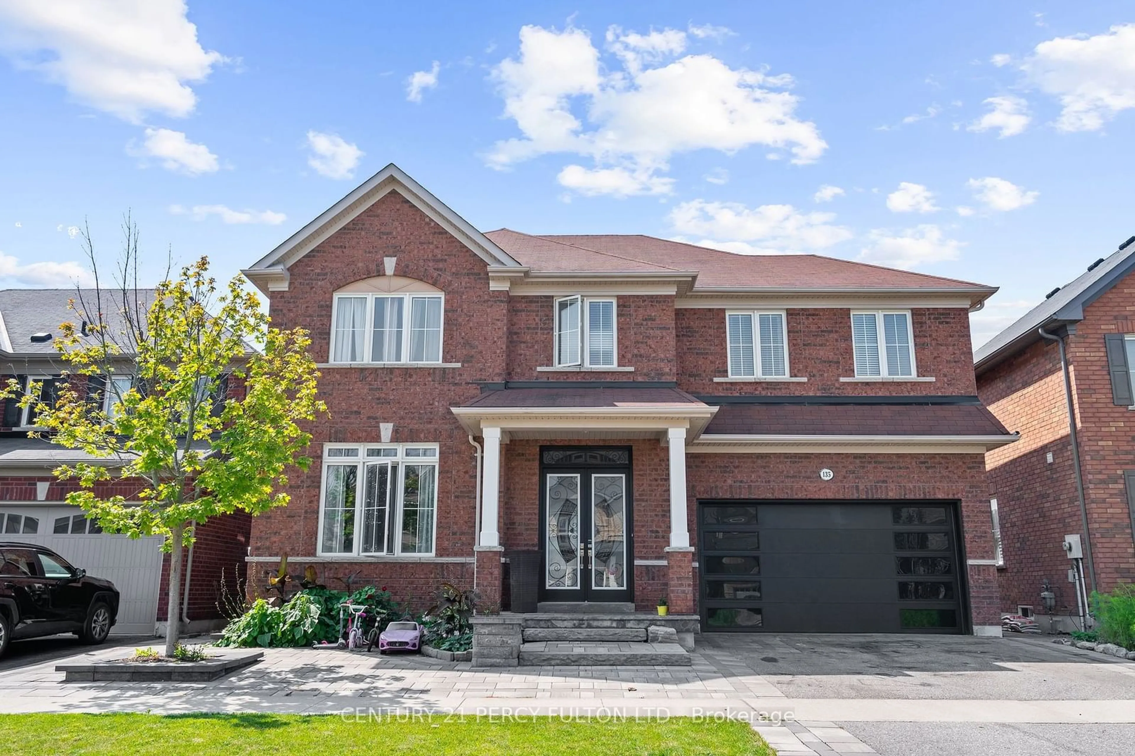 Home with brick exterior material for 135 Britannia Ave, Oshawa Ontario L1L 0A1