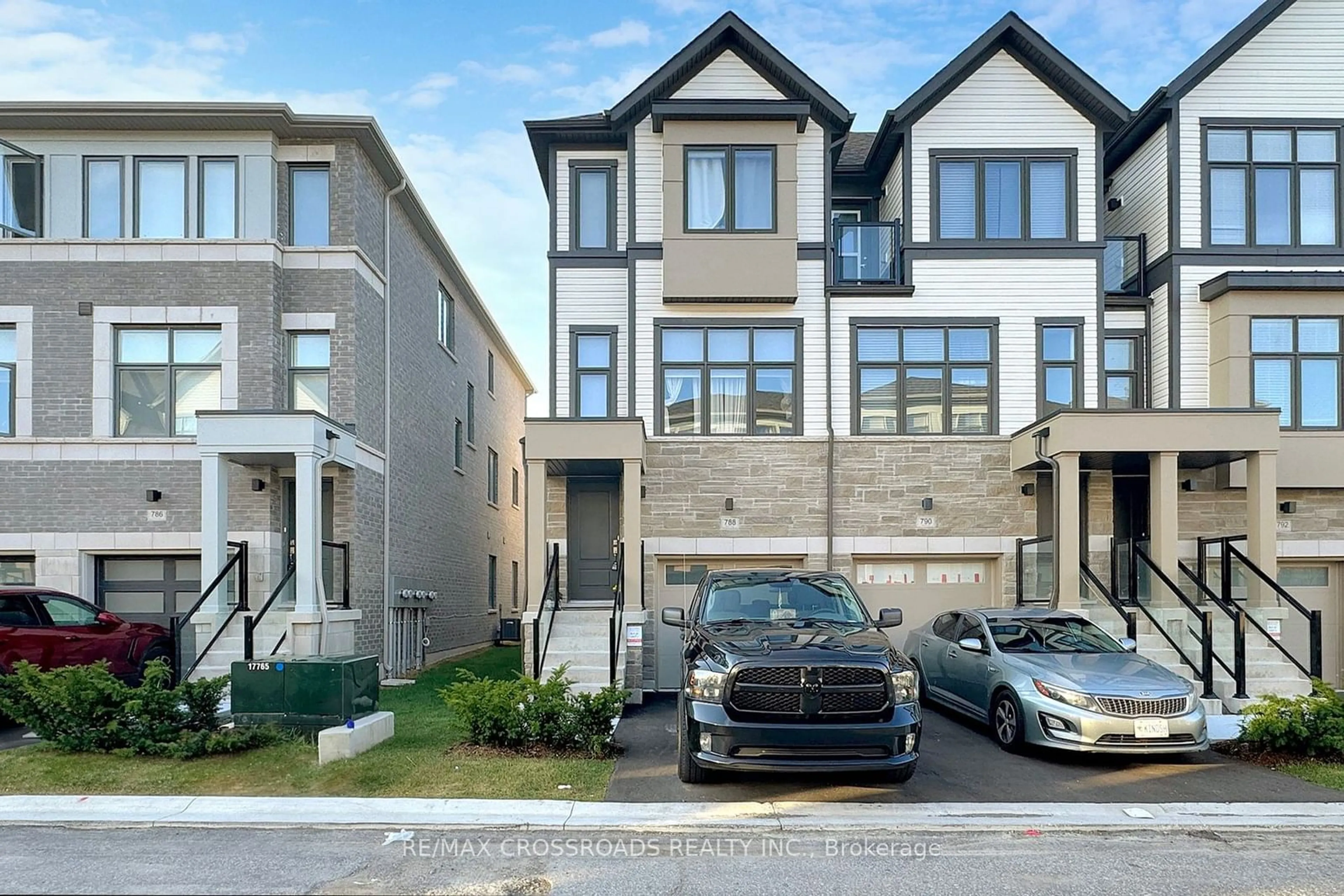 A pic from exterior of the house or condo for 788 Kootenay Path, Oshawa Ontario L1H 0B1