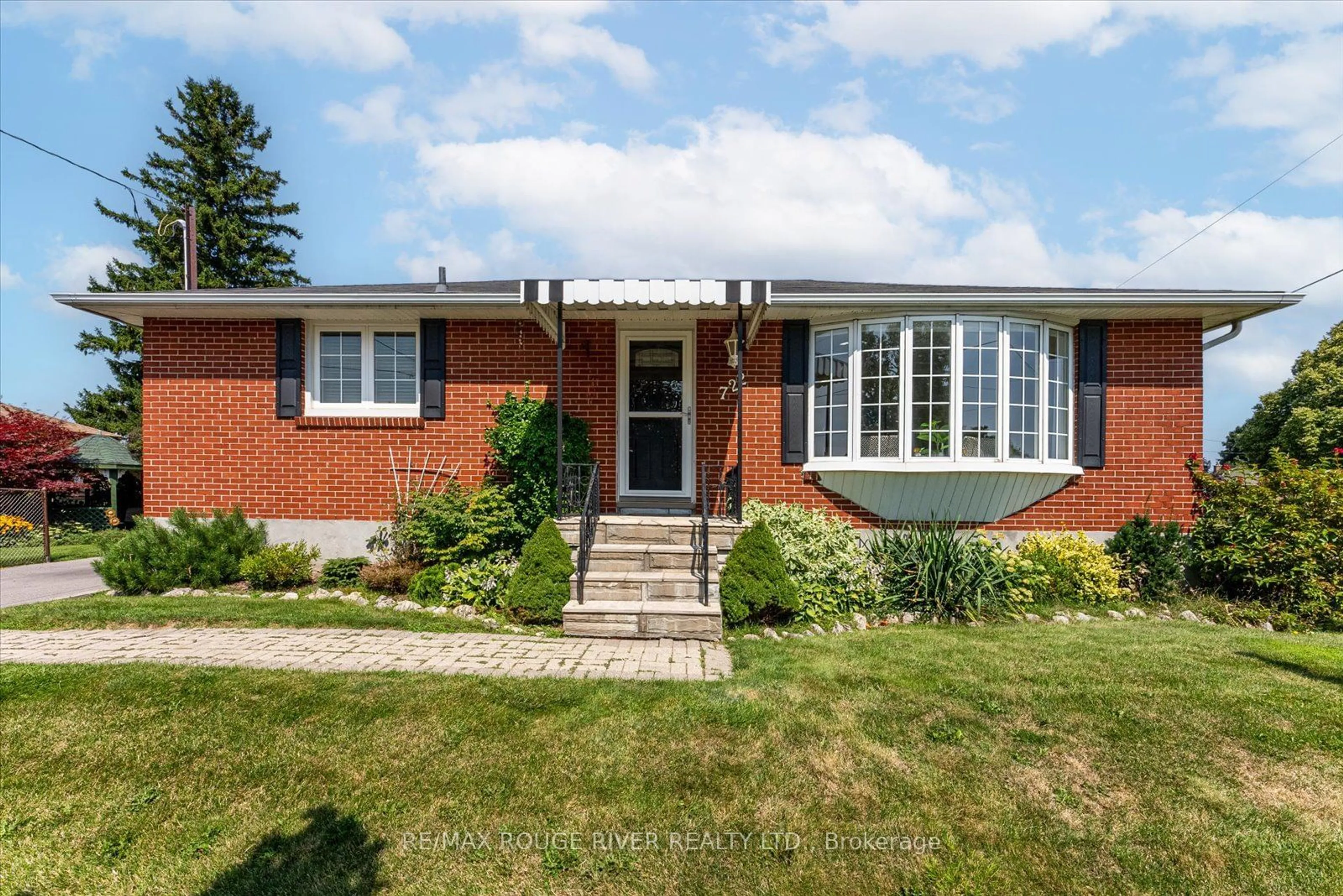 Home with brick exterior material for 722 Gaspe Ave, Oshawa Ontario L1J 1C7