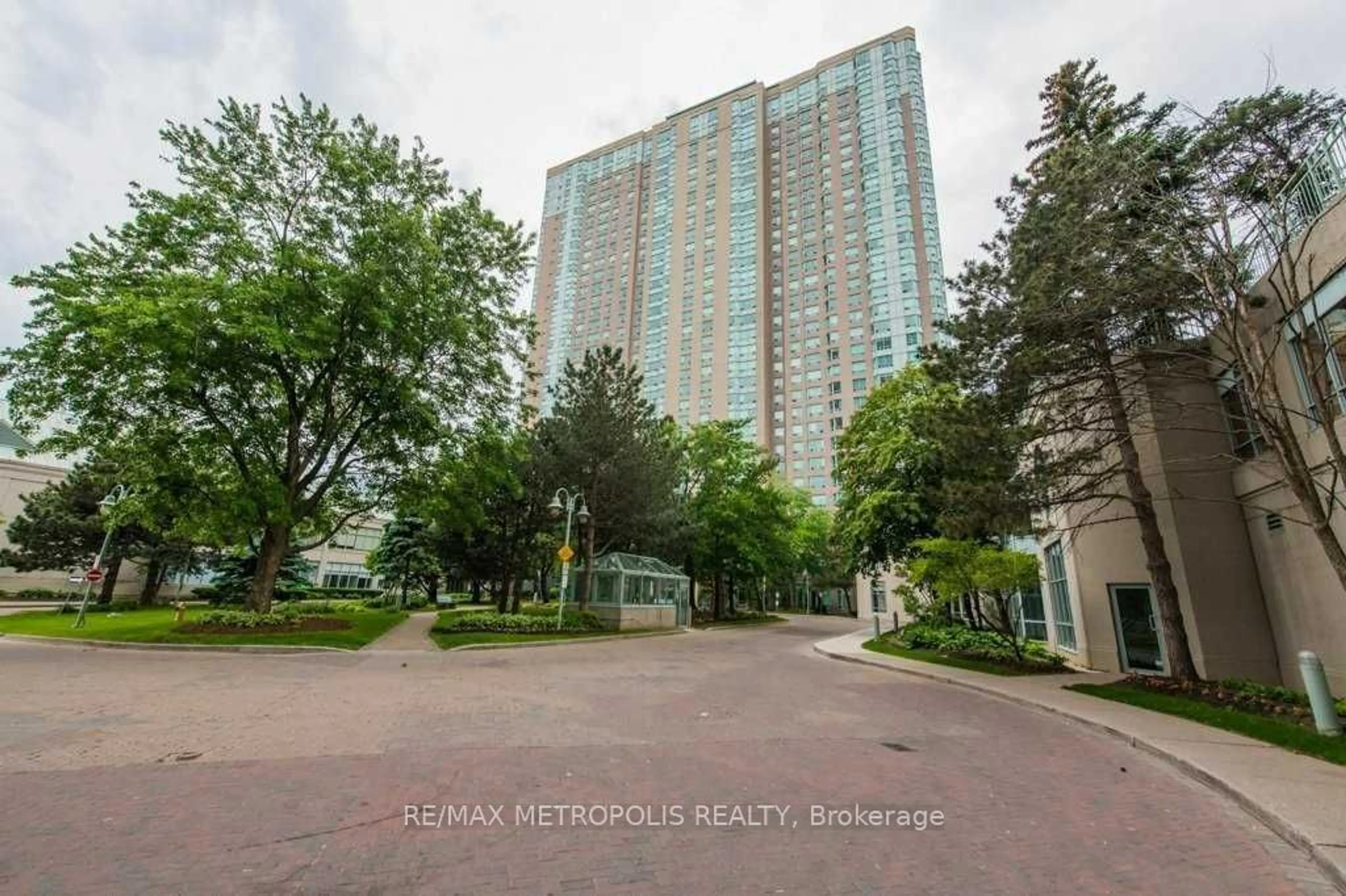 A pic from exterior of the house or condo for 68 Corporate Dr #623, Toronto Ontario M1H 3H3