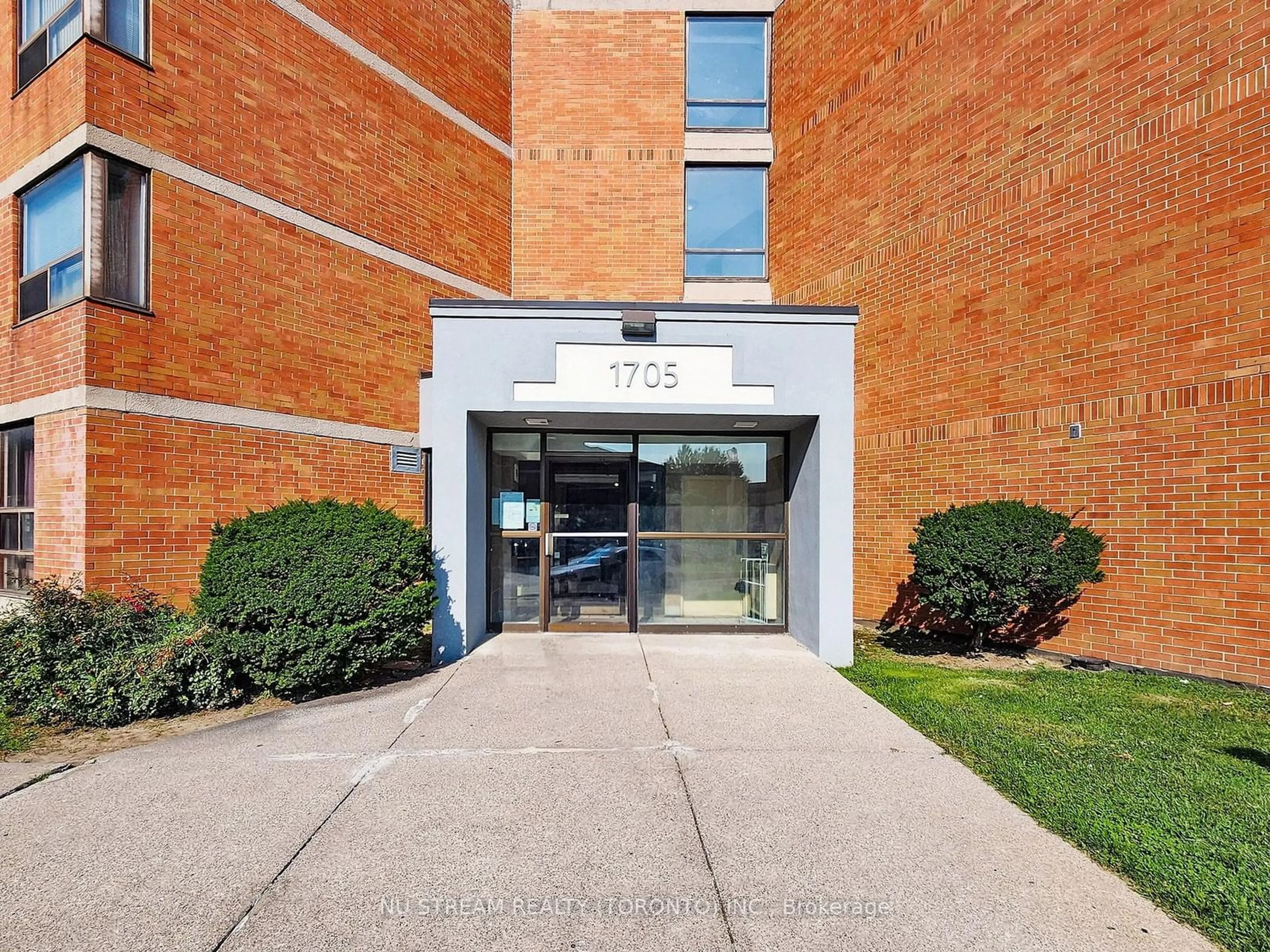 Indoor foyer for 1705 Mccowan Rd #311, Toronto Ontario M1S 4L2