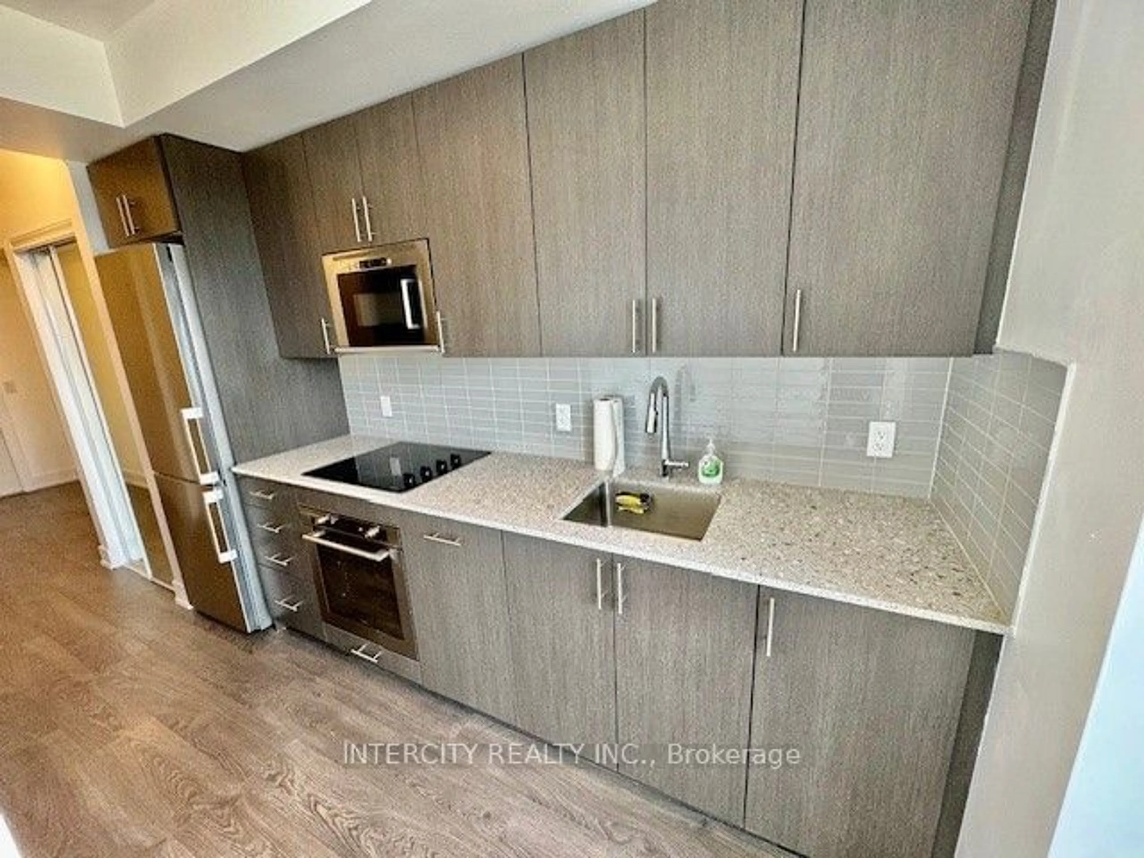 Open concept kitchen for 2550 Simcoe St #1603, Oshawa Ontario L1L 0R5