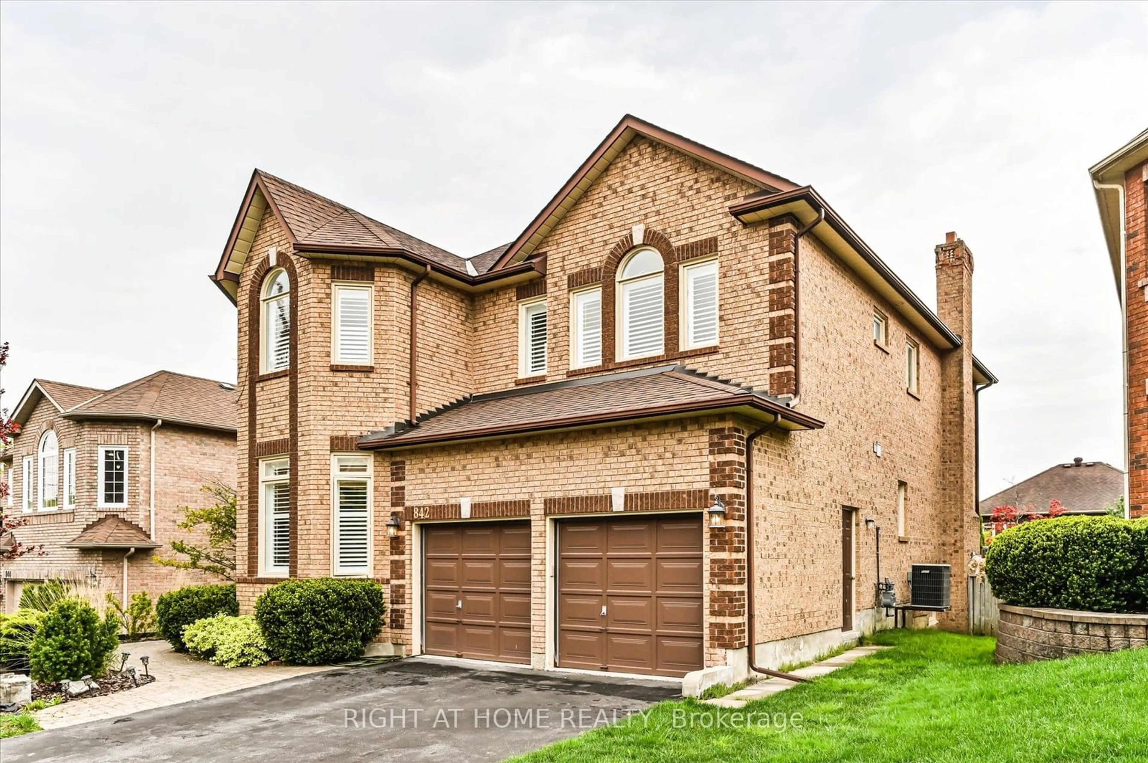 Home with brick exterior material for 842 Primrose Crt, Pickering Ontario L1X 2S7