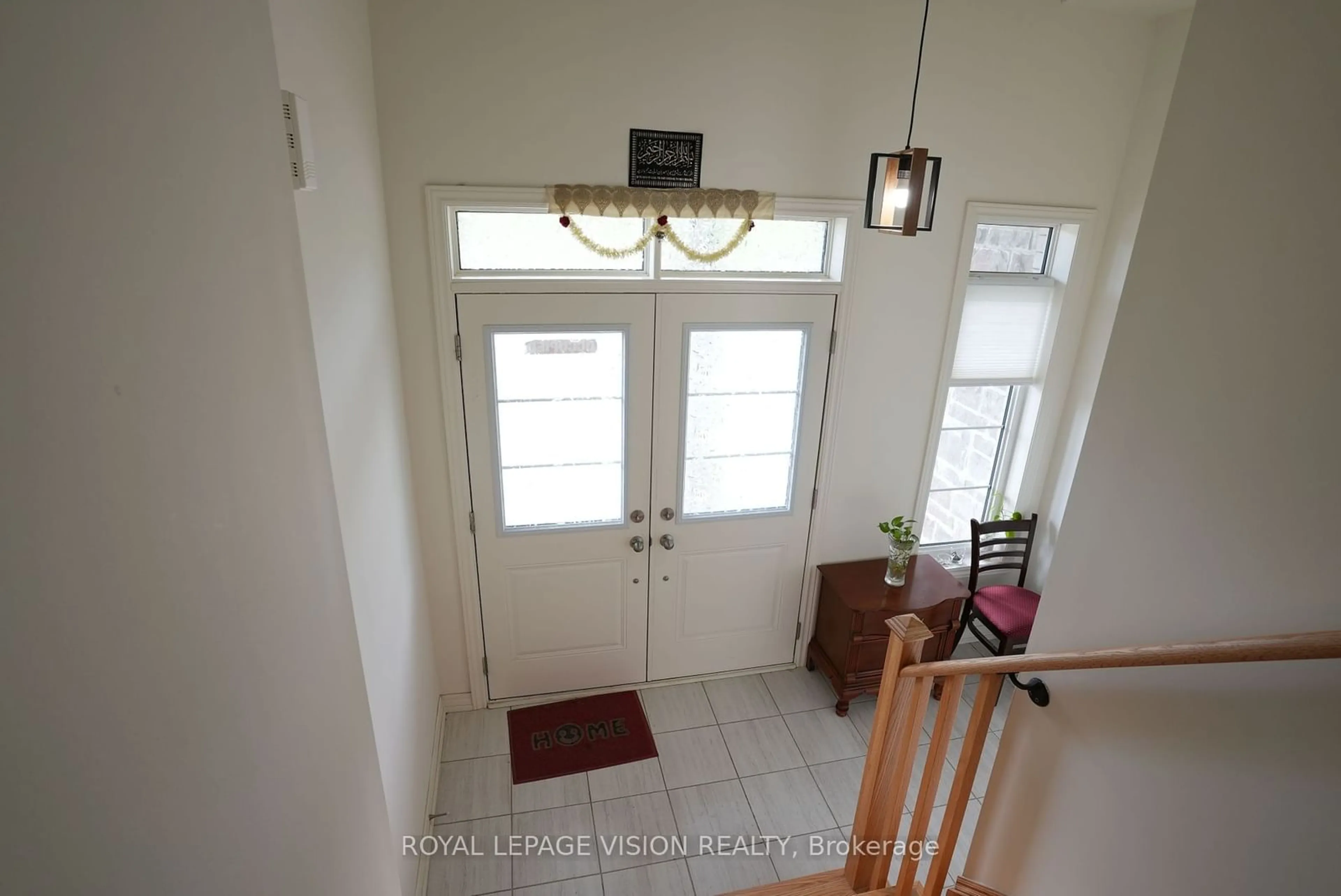 Indoor entryway for 118 Ogston Cres, Whitby Ontario L1P 0H2