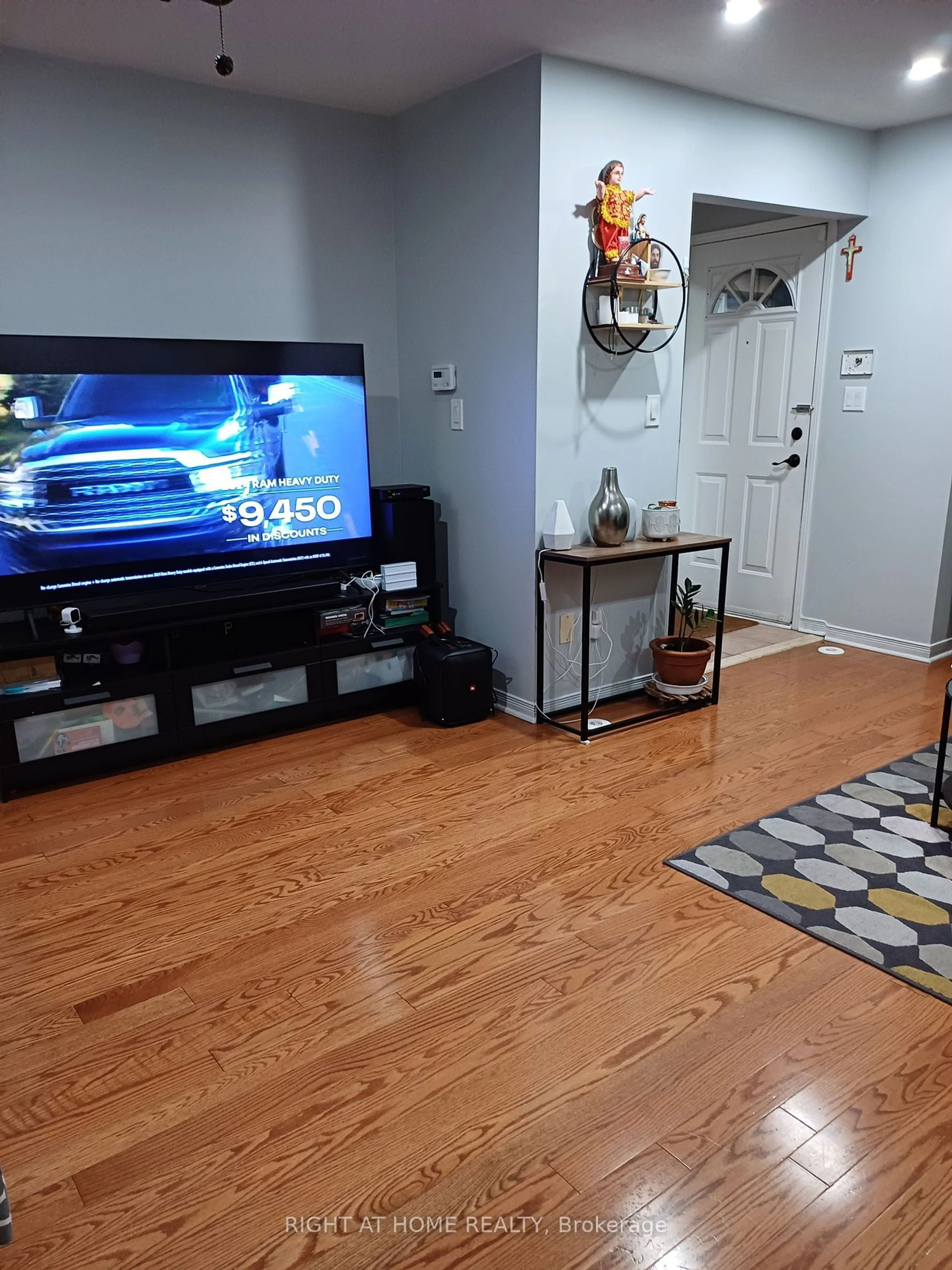 A pic of a room, wood floors for 29 Rosebank Dr #212, Toronto Ontario M1B 5Y7