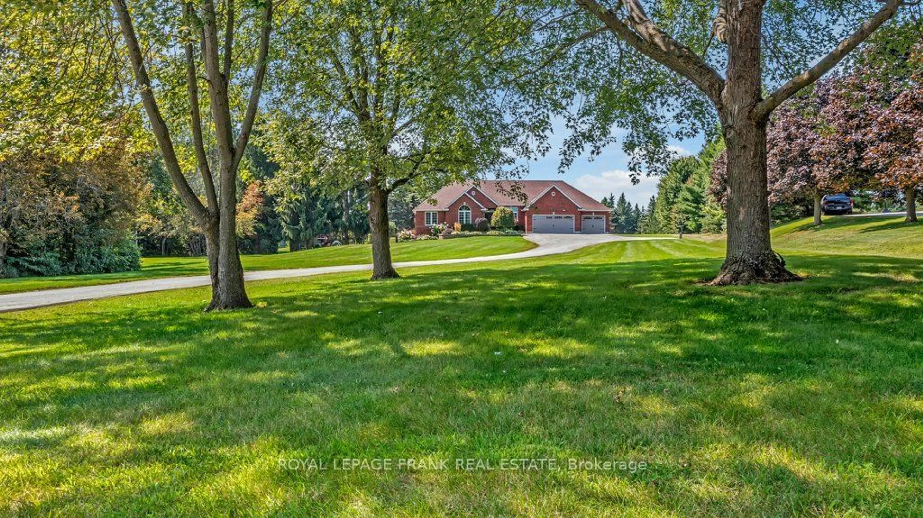 A pic from exterior of the house or condo, the fenced backyard for 11 Cawkers Cove Rd, Scugog Ontario L9L 1P4