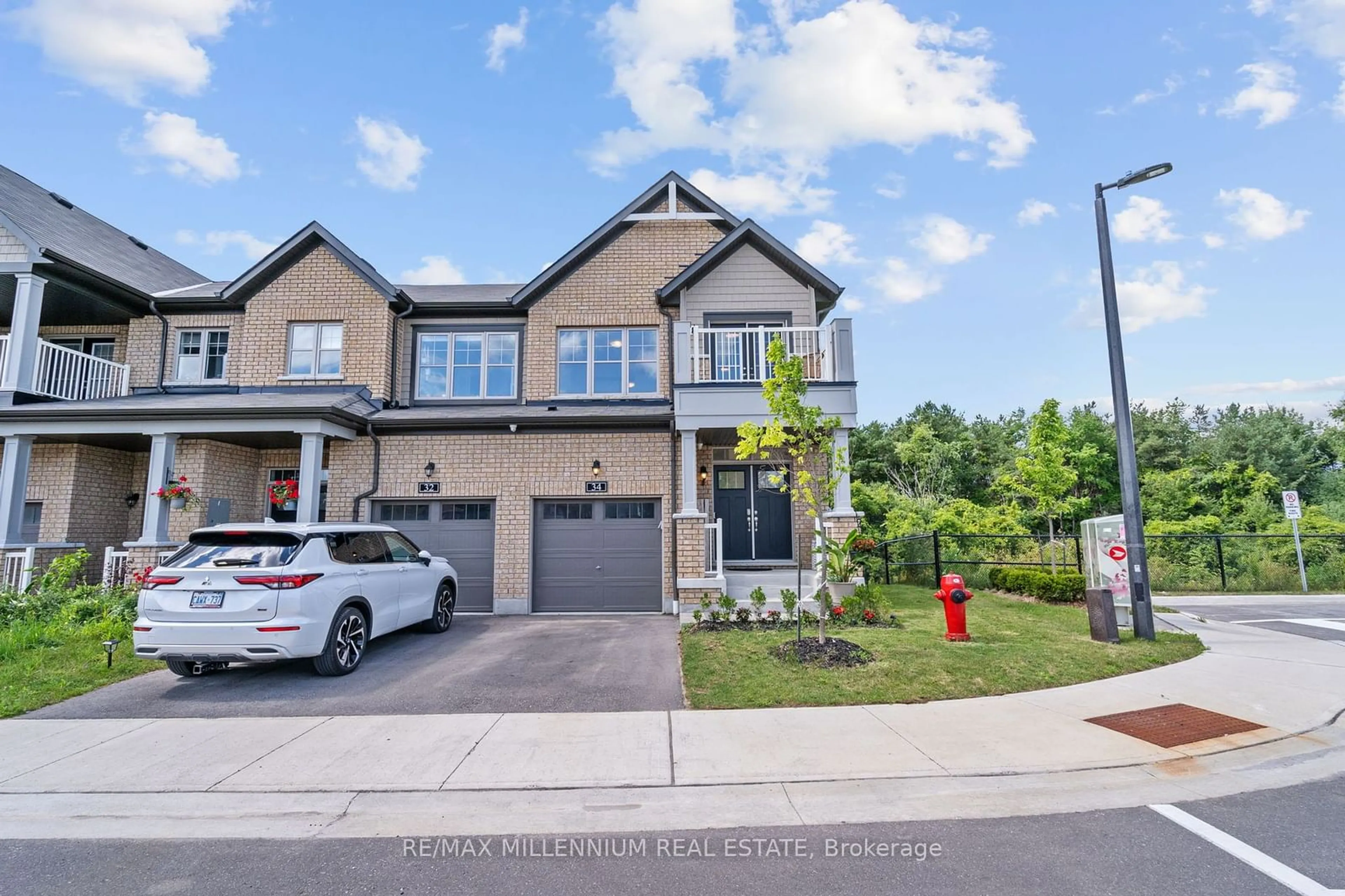 Frontside or backside of a home for 34 Paradise Way, Whitby Ontario L1R 0R7