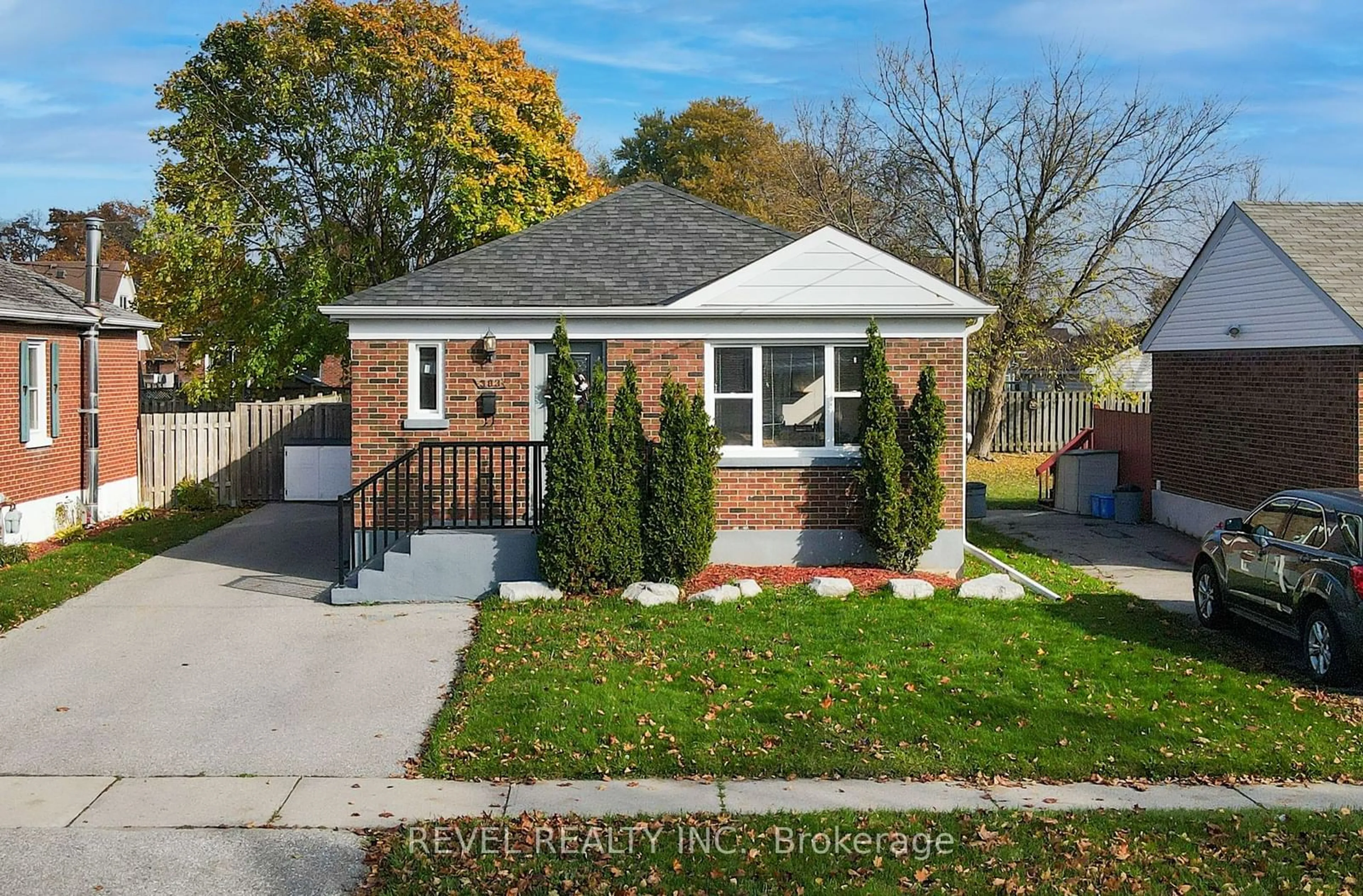 Frontside or backside of a home for 303 Cadillac Ave, Oshawa Ontario L1H 5Z9