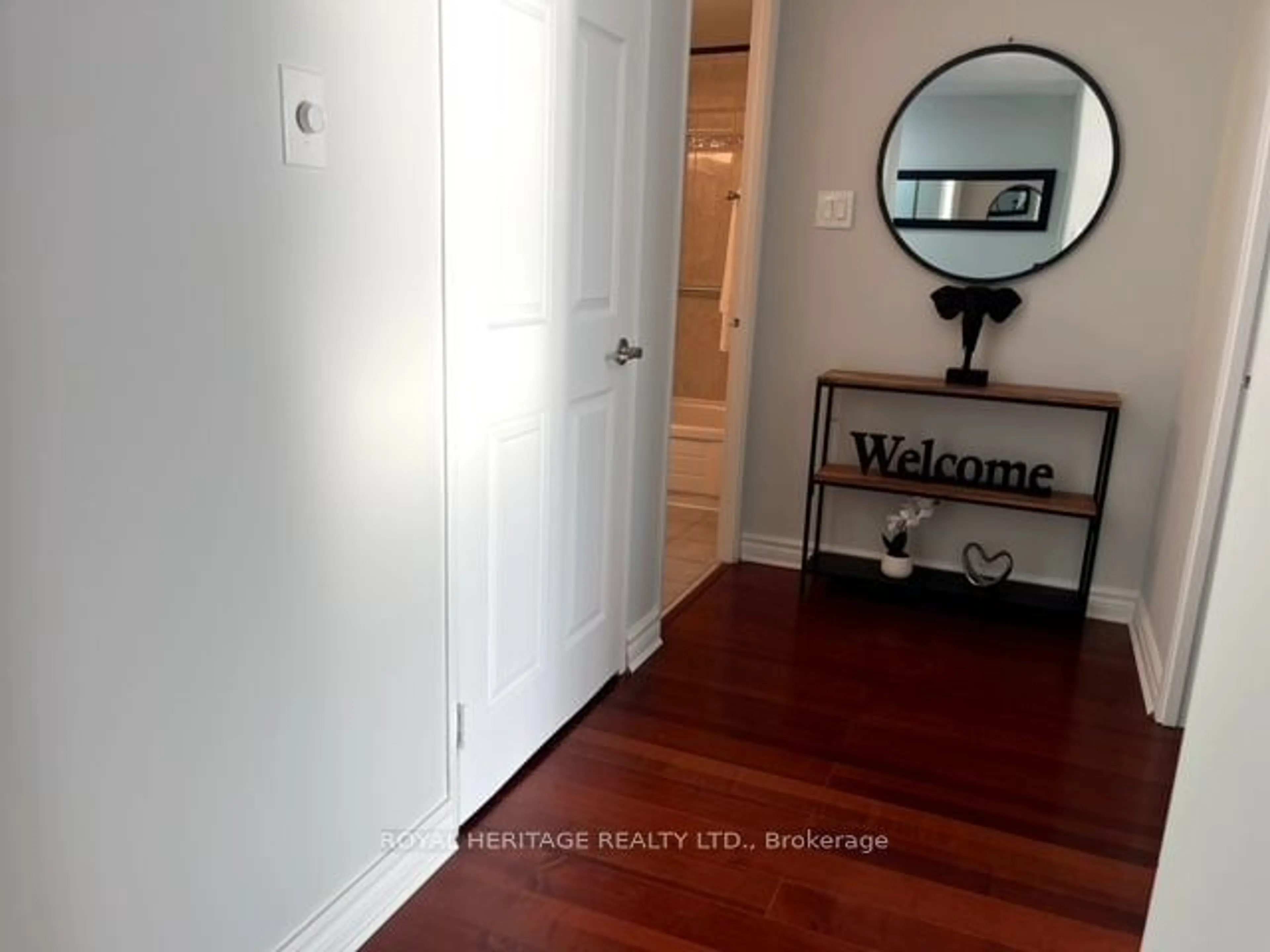 Indoor entryway, wood floors for 3231 Eglinton Ave #505, Toronto Ontario M1J 3N5