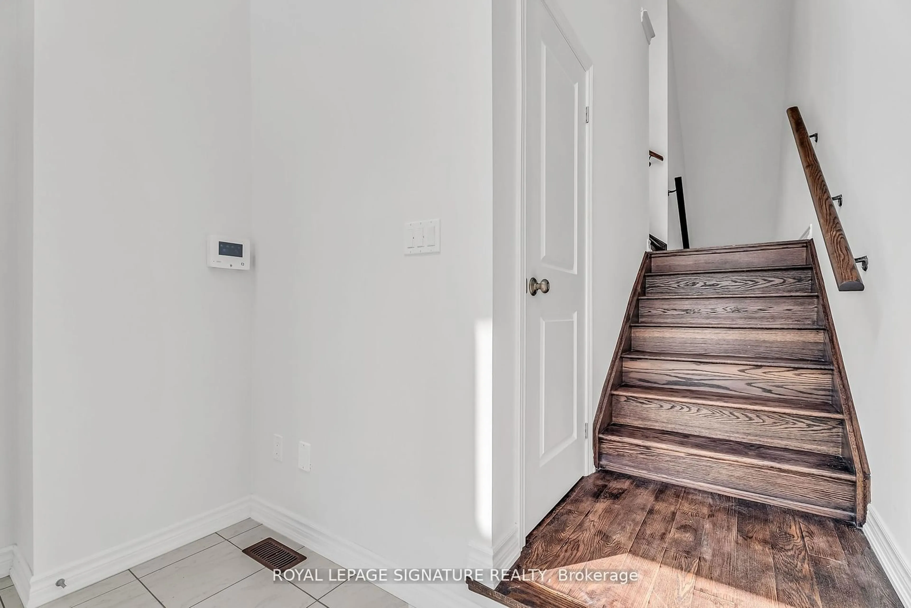 Indoor entryway for 77 Douet Lane, Ajax Ontario L1Z 0V4