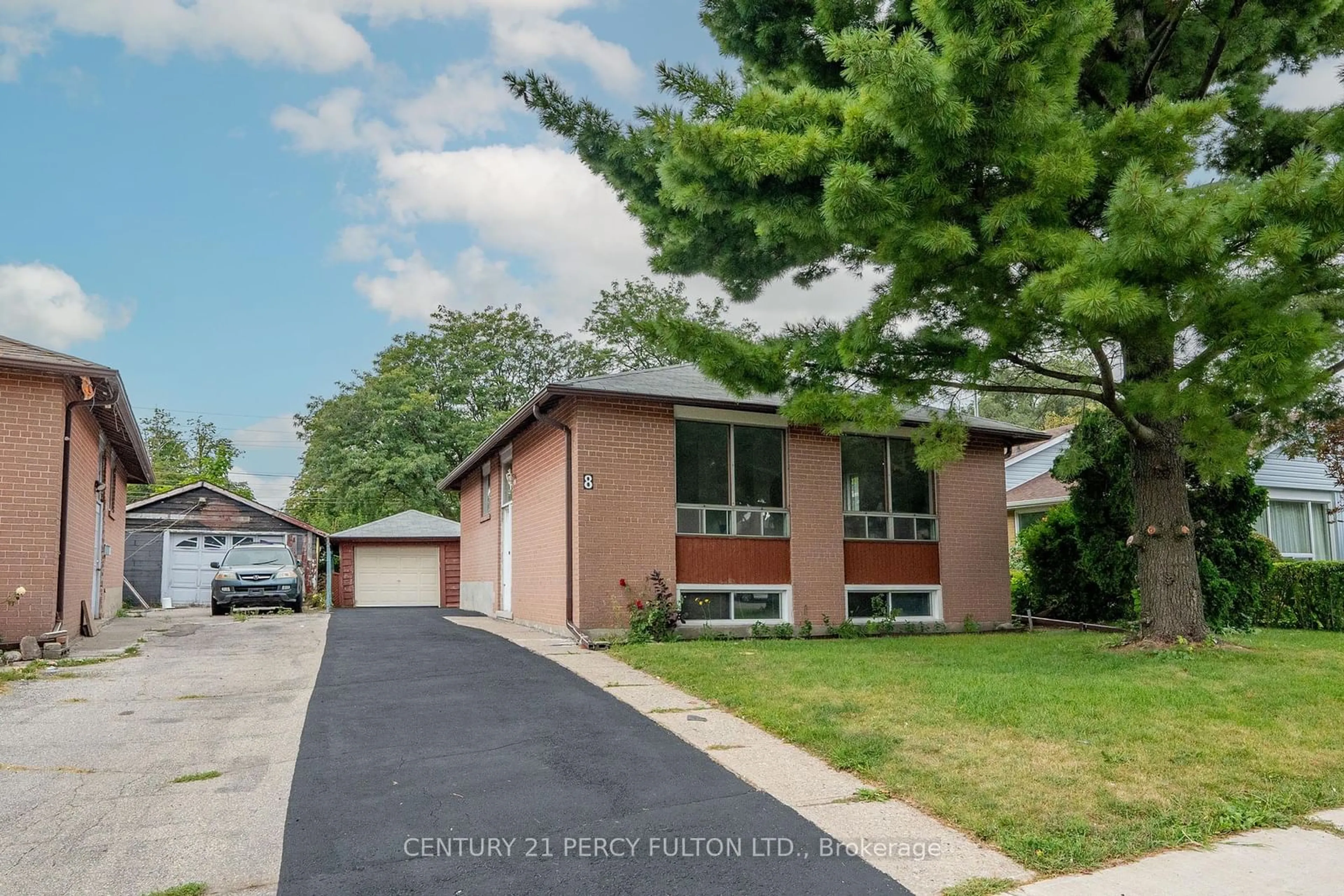 Frontside or backside of a home for 8 Bailey Cres, Toronto Ontario M1G 2P3