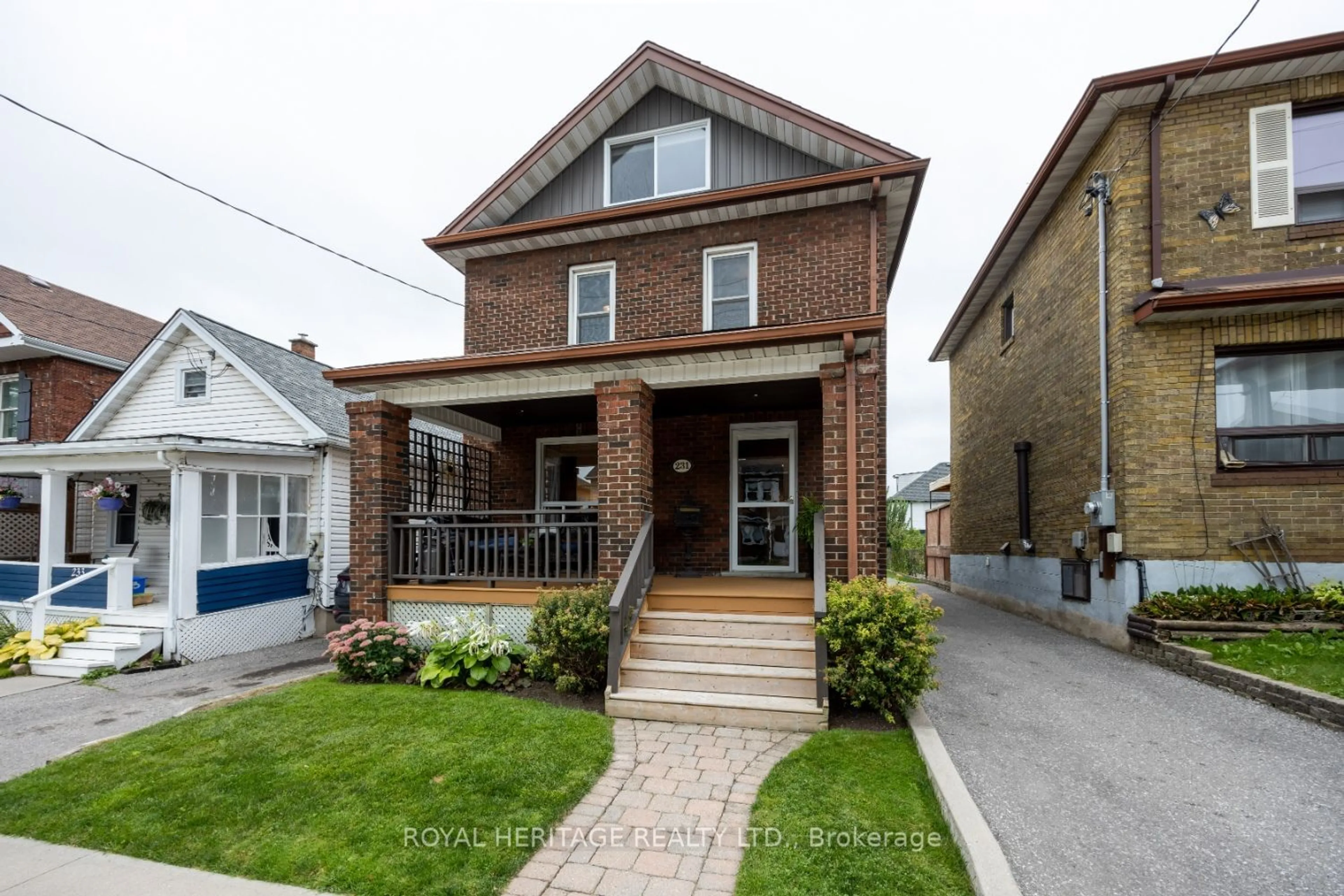 Home with brick exterior material for 231 Eulalie Ave, Oshawa Ontario L1H 2B3