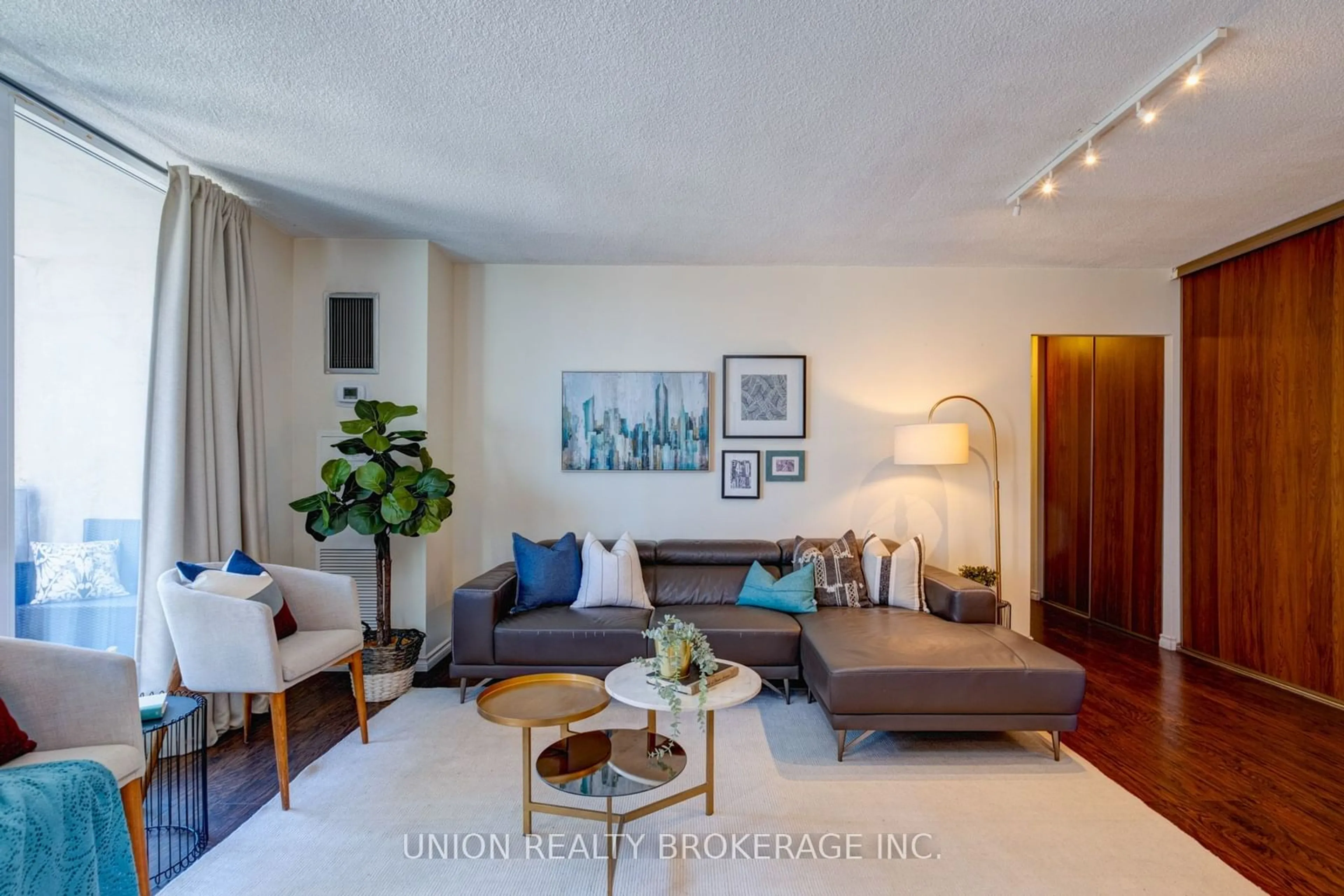 Living room for 100 Prudential Dr #503, Toronto Ontario M1P 4V4