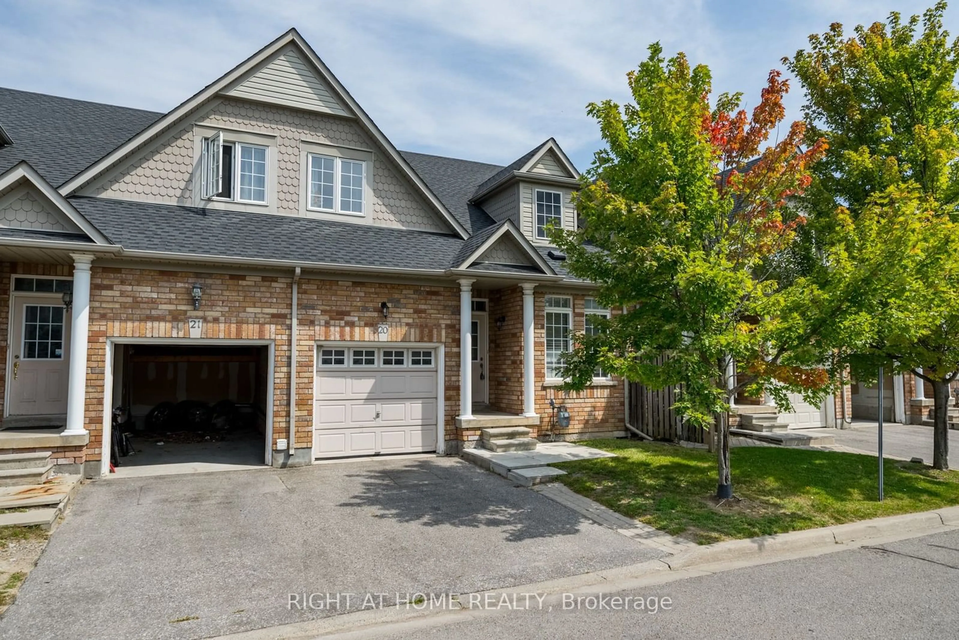 Frontside or backside of a home, the street view for 19 Niagara Dr #20, Oshawa Ontario L1G 8G2