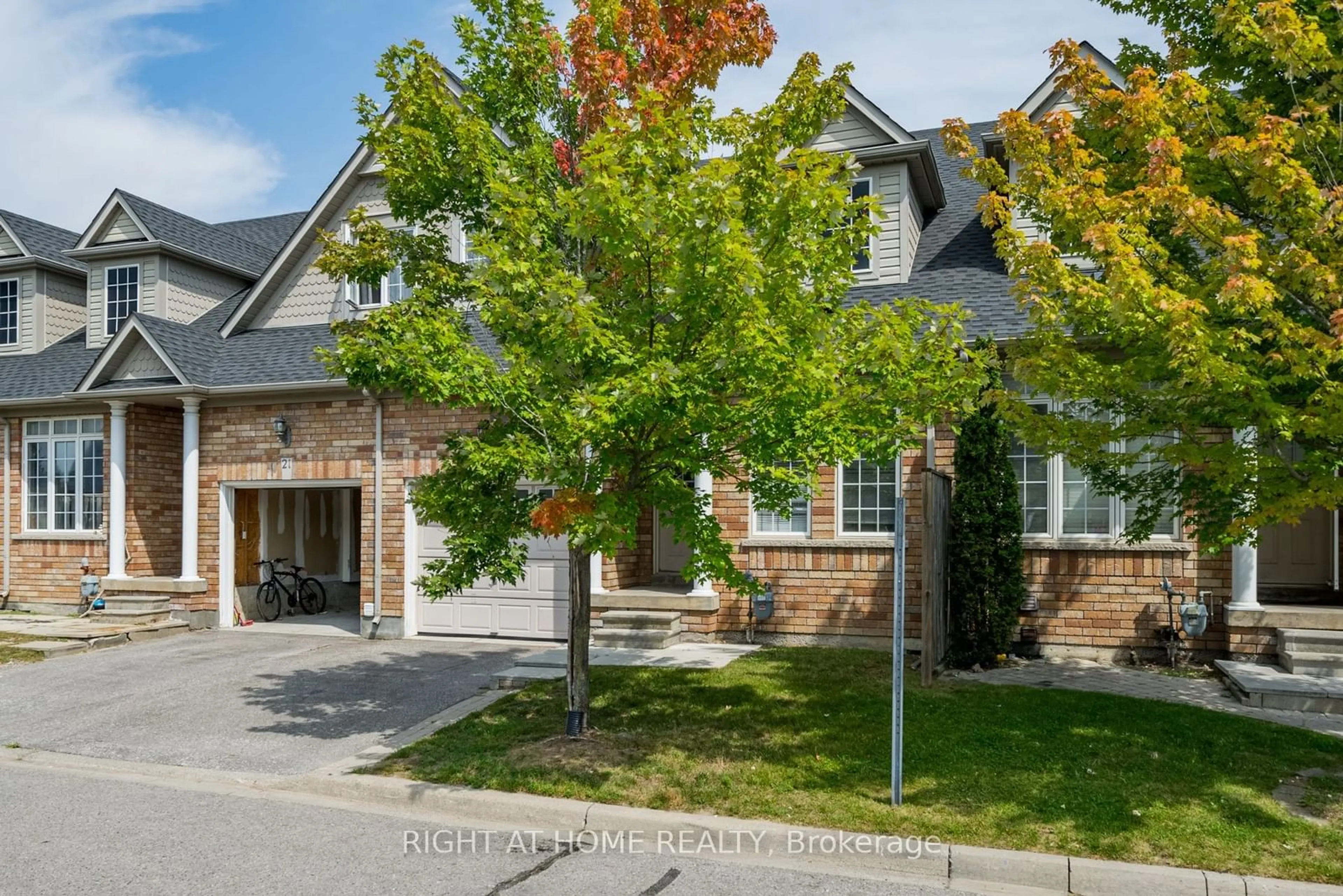 Home with brick exterior material for 19 Niagara Dr #20, Oshawa Ontario L1G 8G2