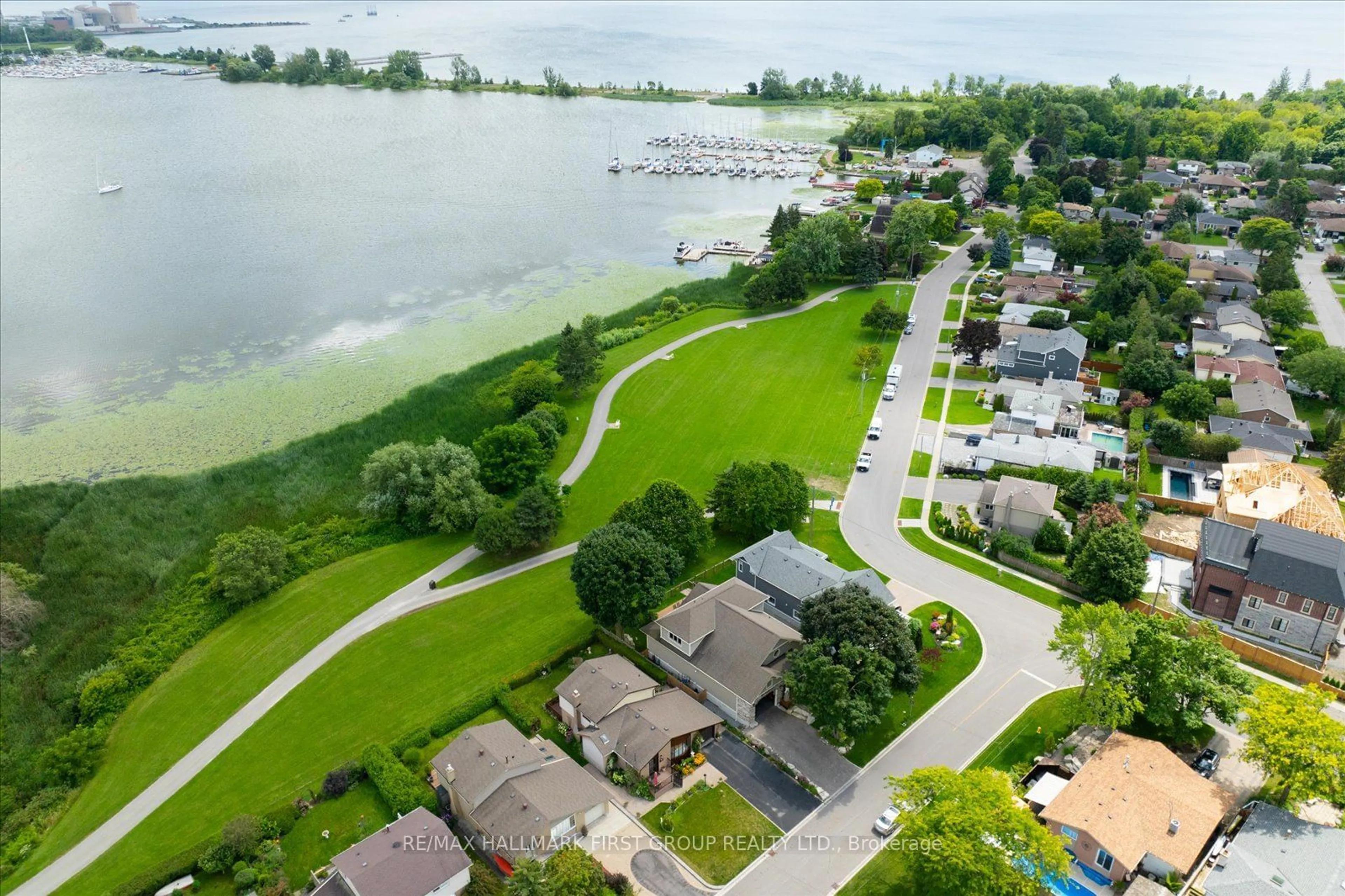 A pic from exterior of the house or condo, the view of lake or river for 980 Essa Cres, Pickering Ontario L1W 2J1