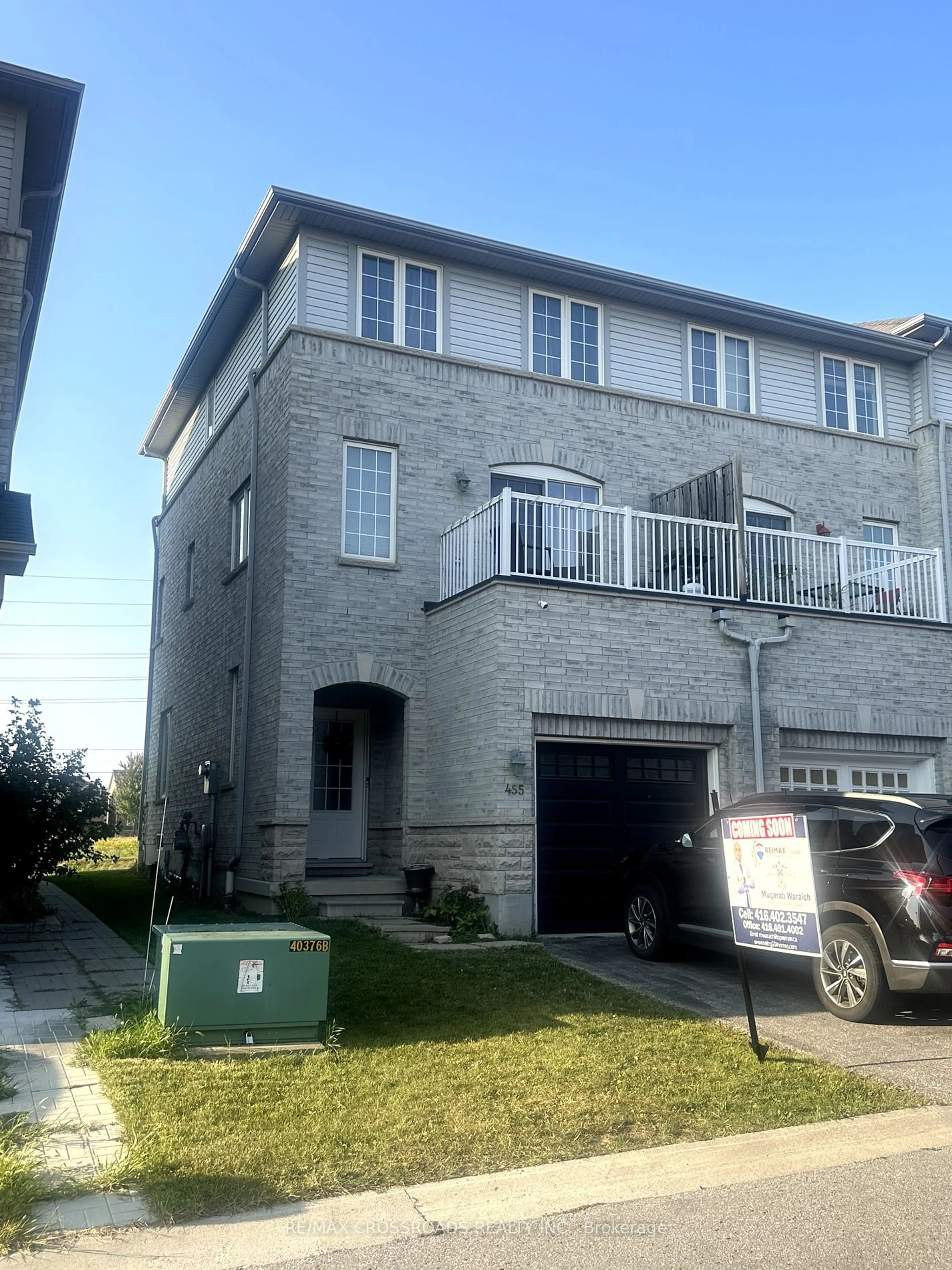 A pic from exterior of the house or condo for 455 Rossland Rd, Ajax Ontario L1Z 0K7