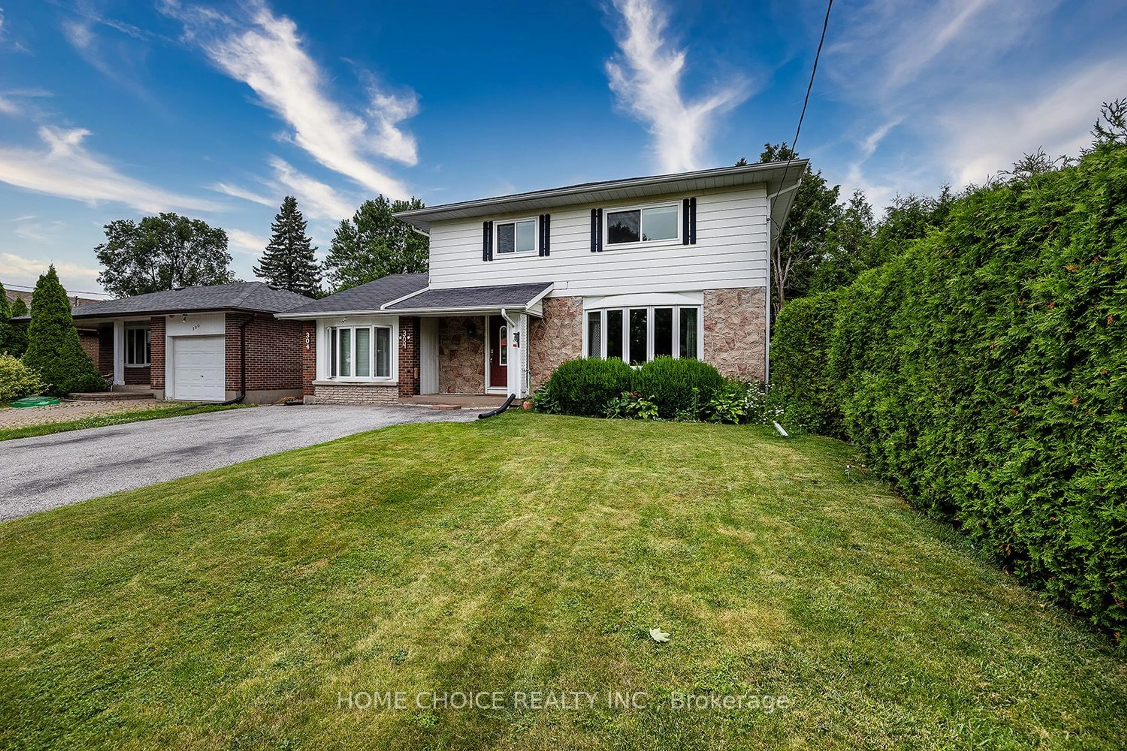 Frontside or backside of a home for 304 Nipigon St, Oshawa Ontario L1J 4N7