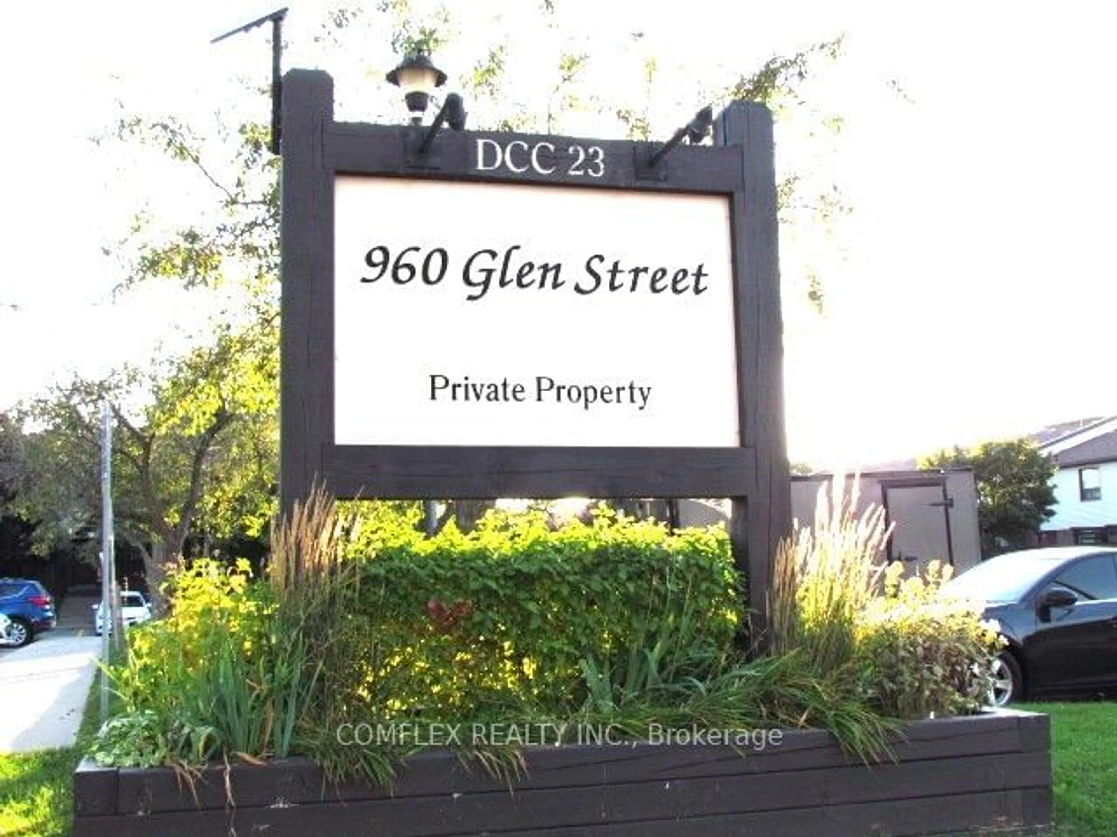 A pic from exterior of the house or condo for 960 Glen St #23, Oshawa Ontario L1J 6E8