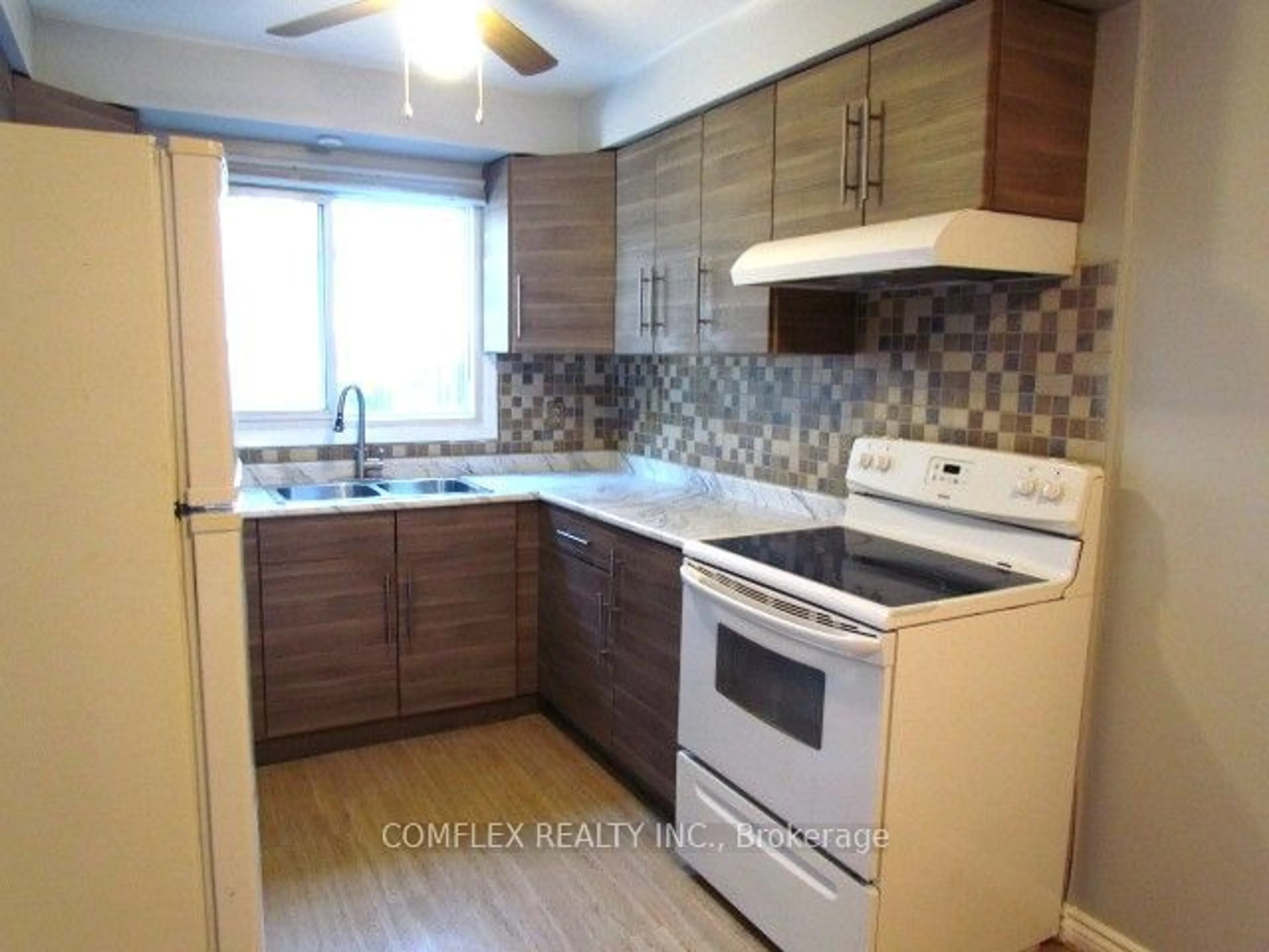 Standard kitchen for 960 Glen St #23, Oshawa Ontario L1J 6E8