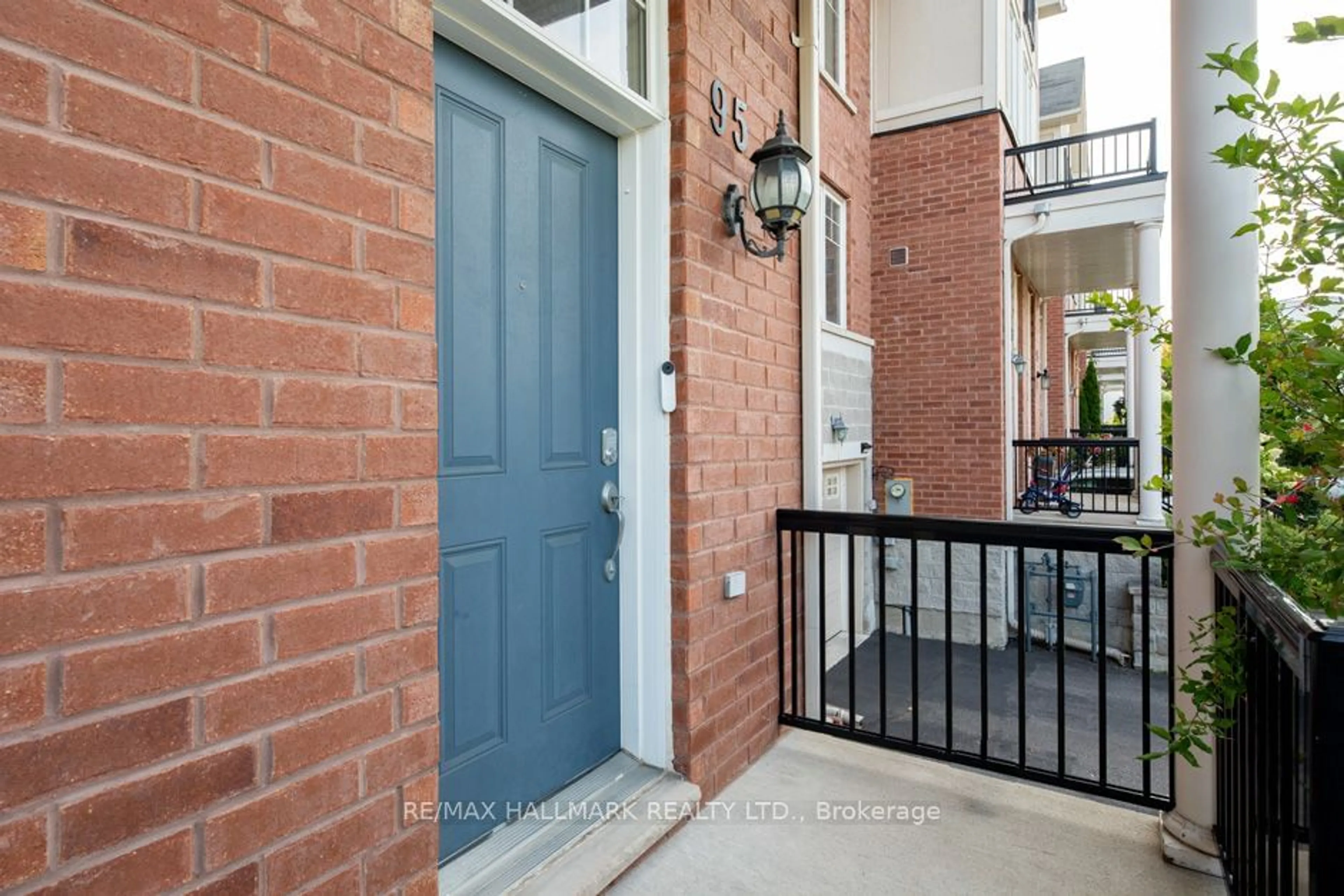 Indoor entryway for 95 John Bell Cres, Toronto Ontario M1L 0G5