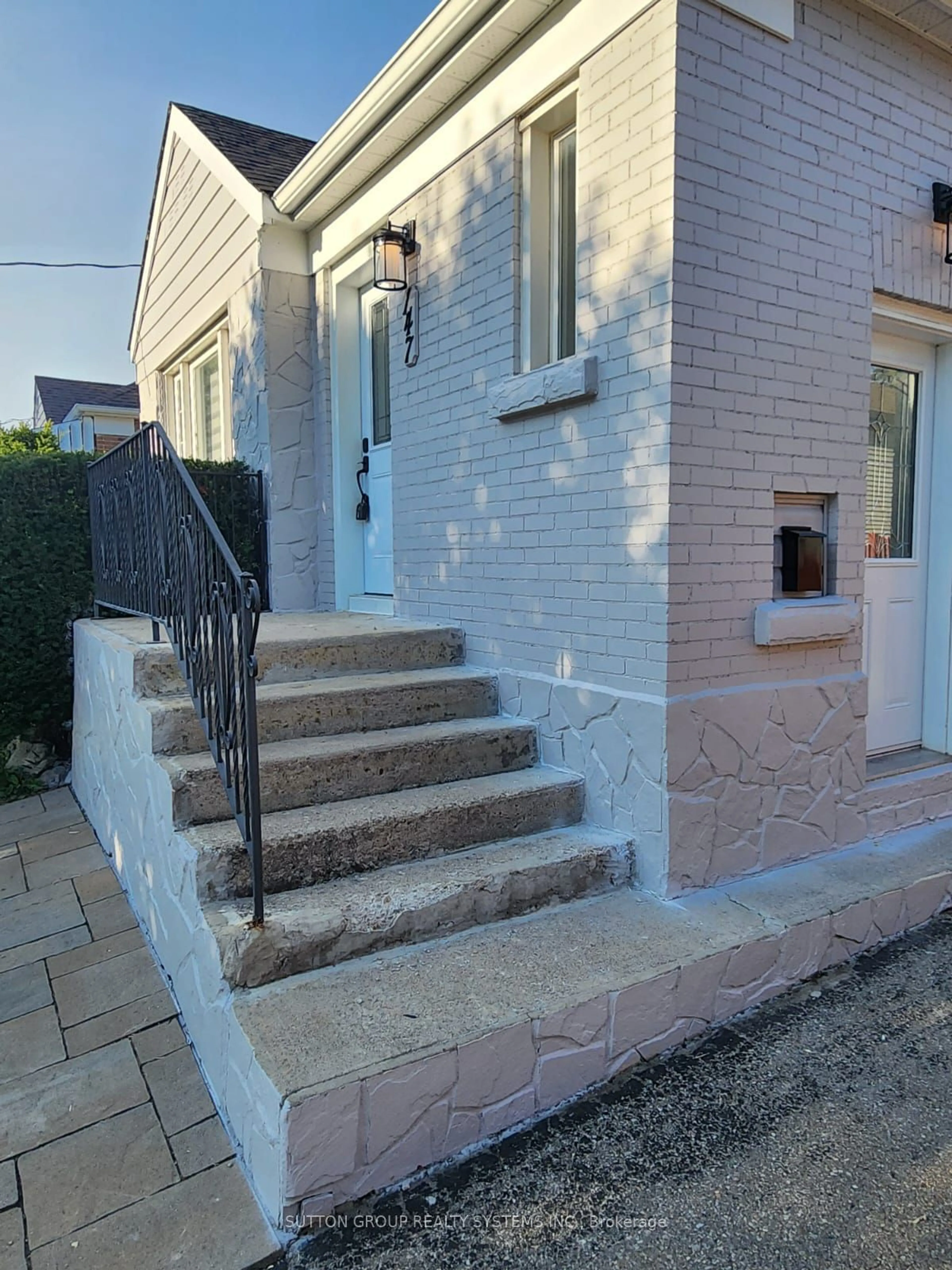 Stairs for 147 Lasalle Ave, Oshawa Ontario L1H 5Y4