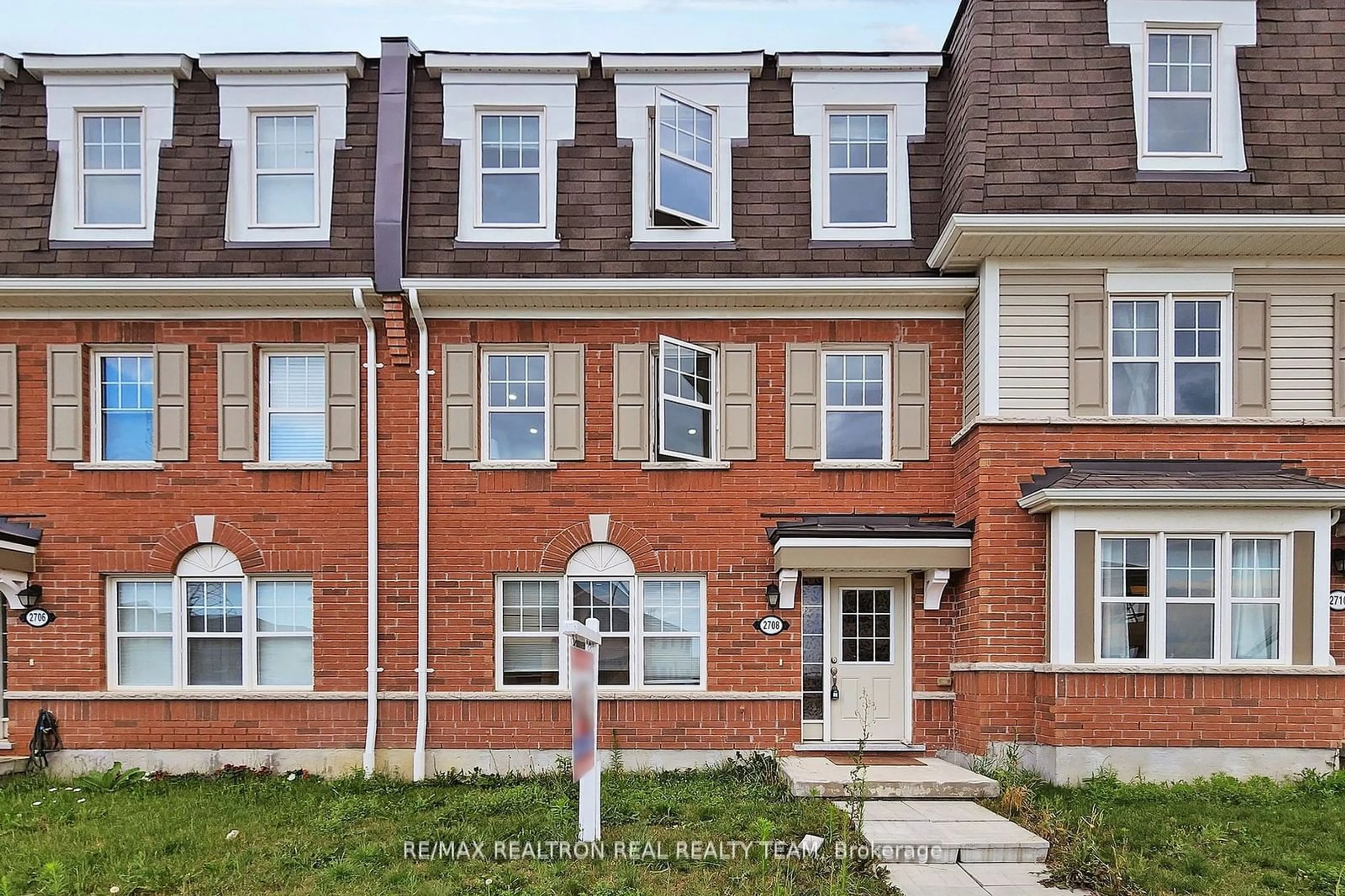 A pic from exterior of the house or condo for 2708 Burkholder Dr, Pickering Ontario L1X 0G2