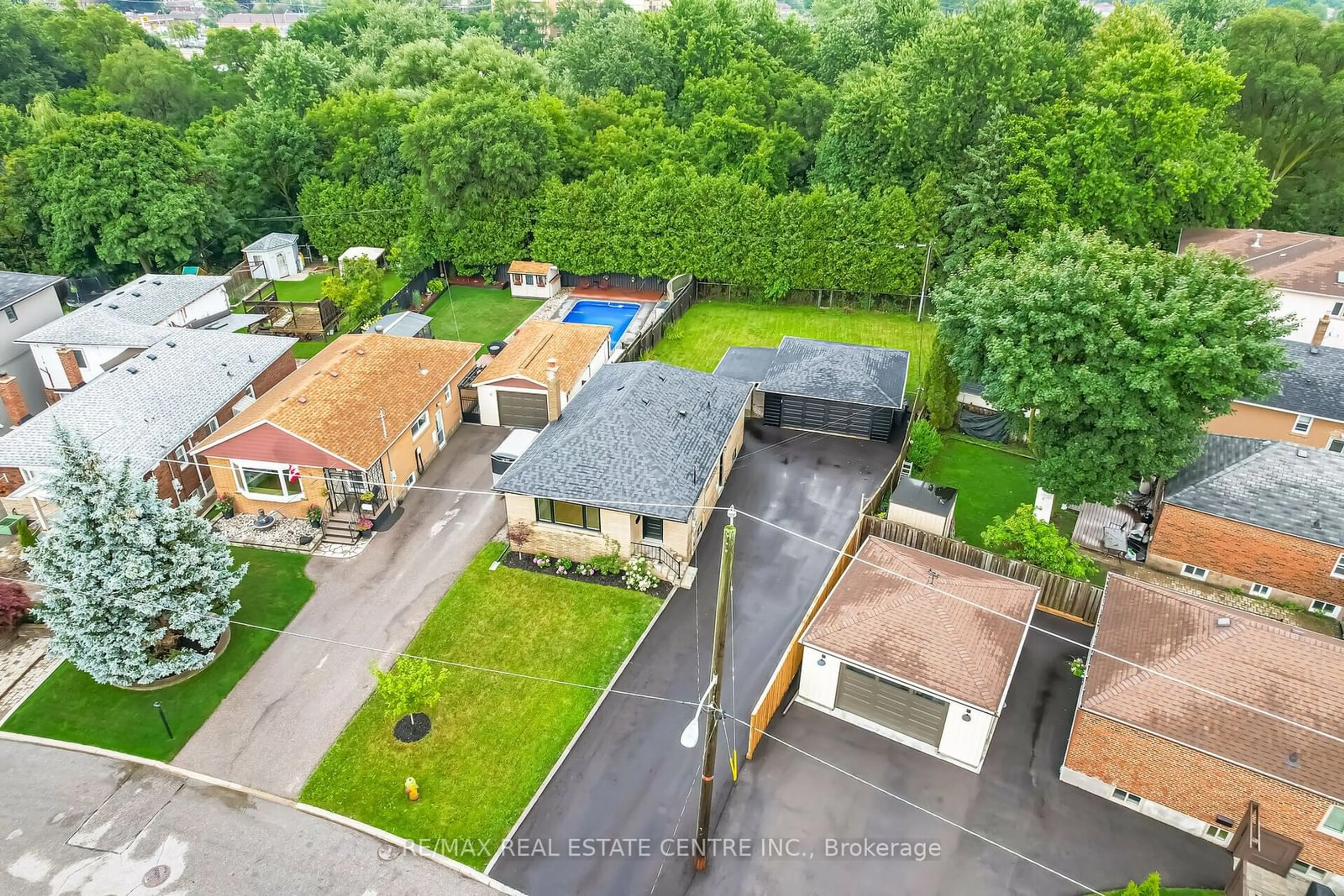 Frontside or backside of a home, the street view for 27 Garthwood Dr, Toronto Ontario M1K 2J8