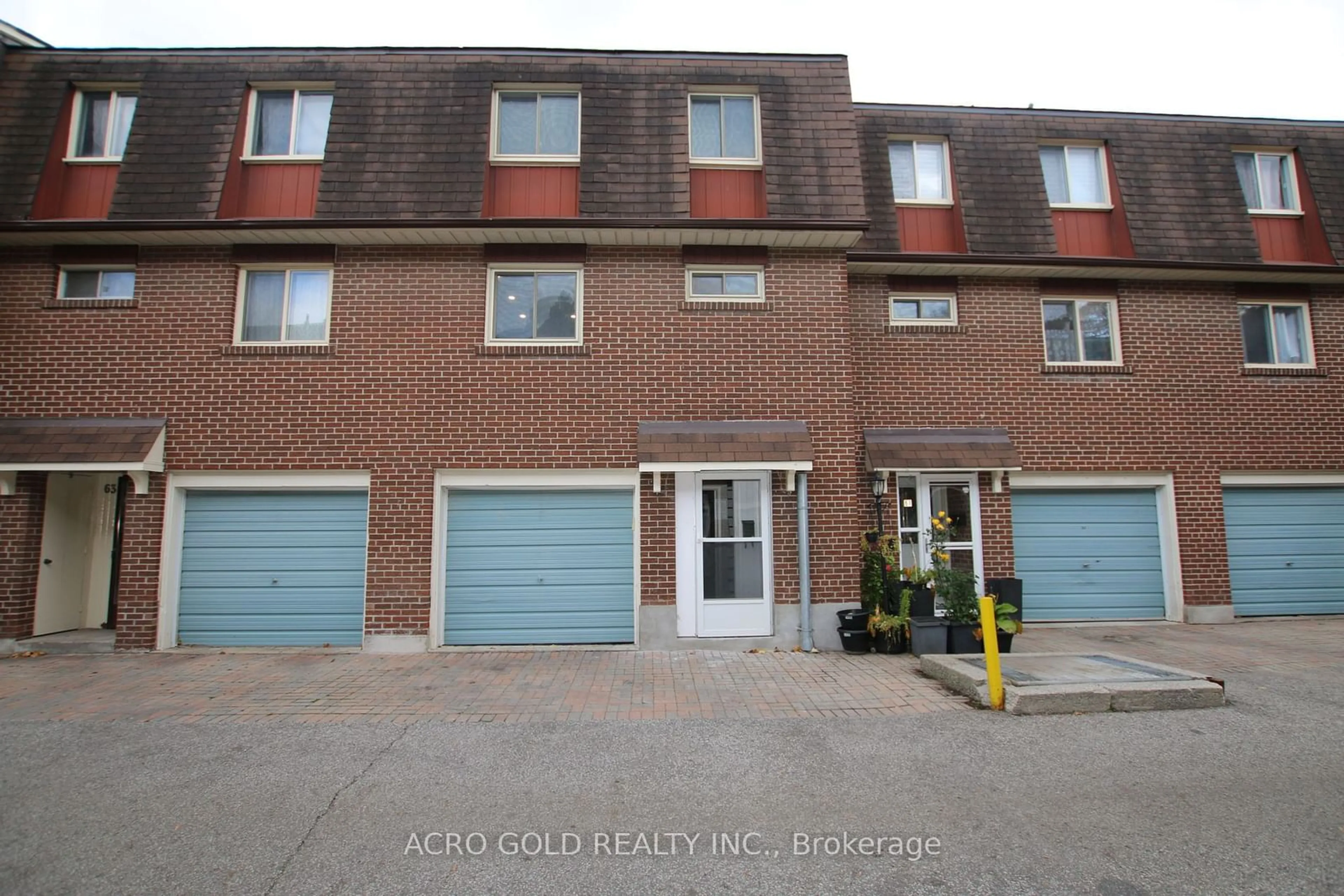 A pic from exterior of the house or condo, the front or back of building for 441 Military Tr #62, Toronto Ontario M1E 4E8