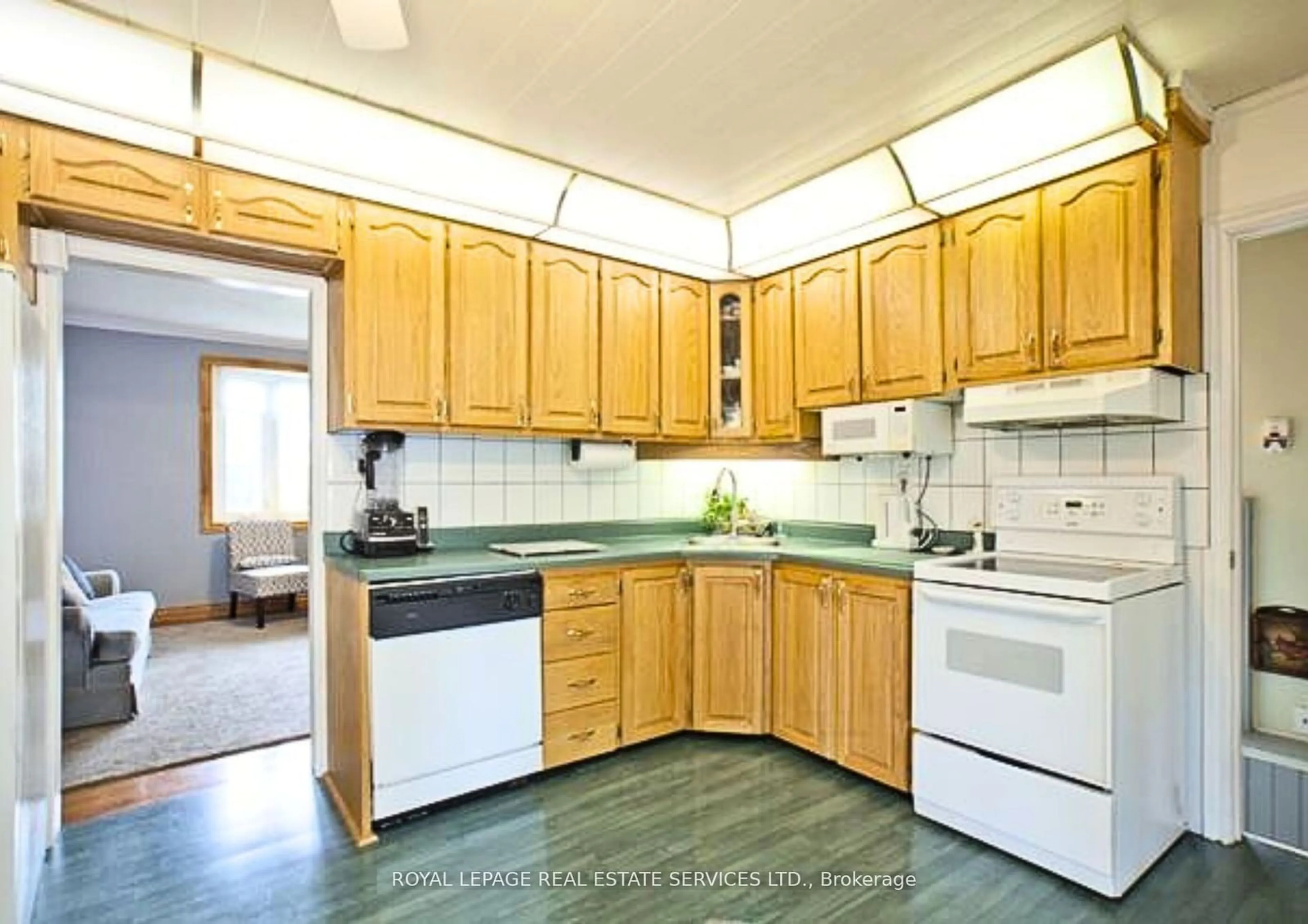 Standard kitchen, wood floors for 92 Atlee Ave, Toronto Ontario M1N 3X4