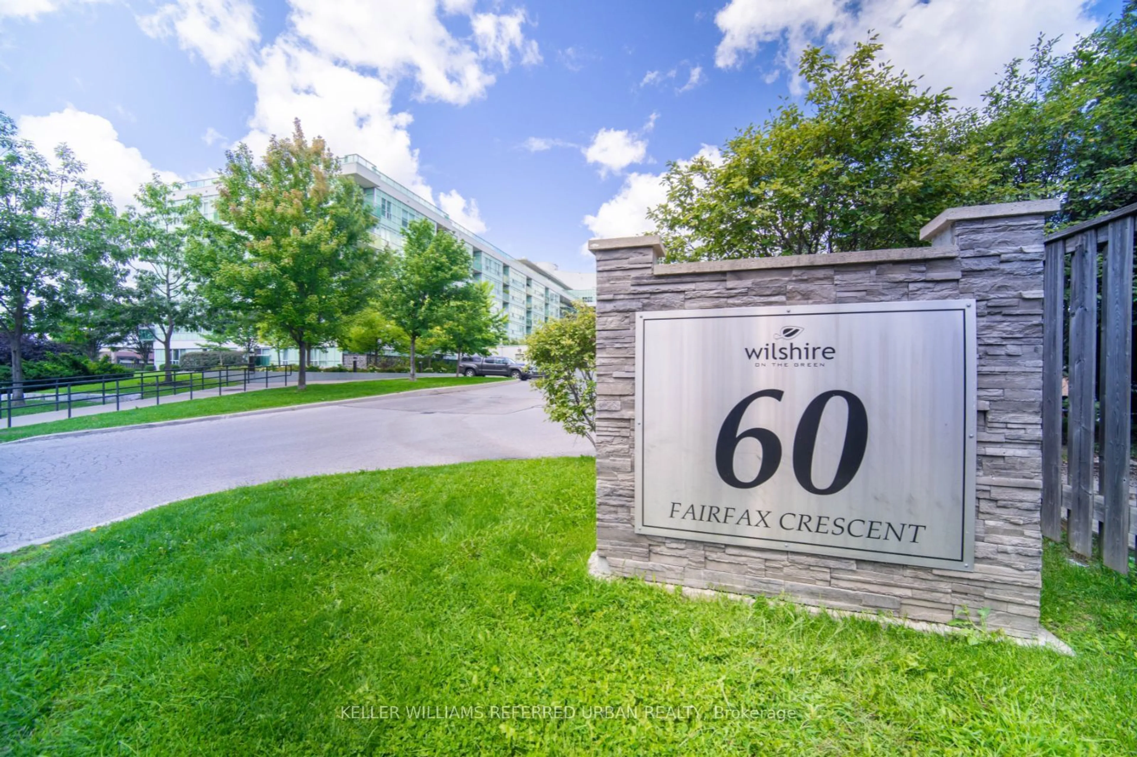 Indoor foyer for 60 Fairfax Cres #413, Toronto Ontario M1L 1Z8