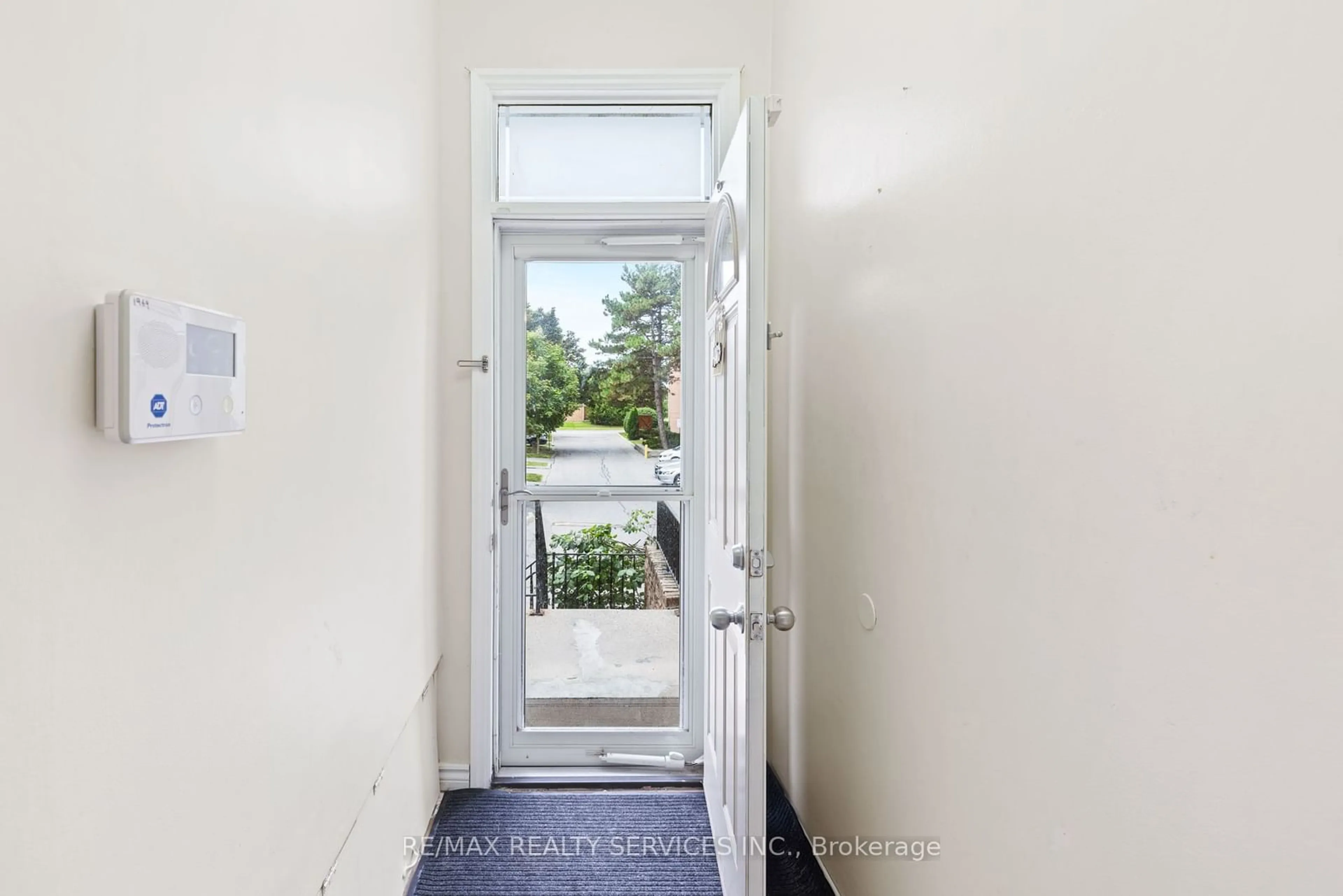 Indoor entryway for 1915 Denmar Rd #140, Pickering Ontario L1V 3E1