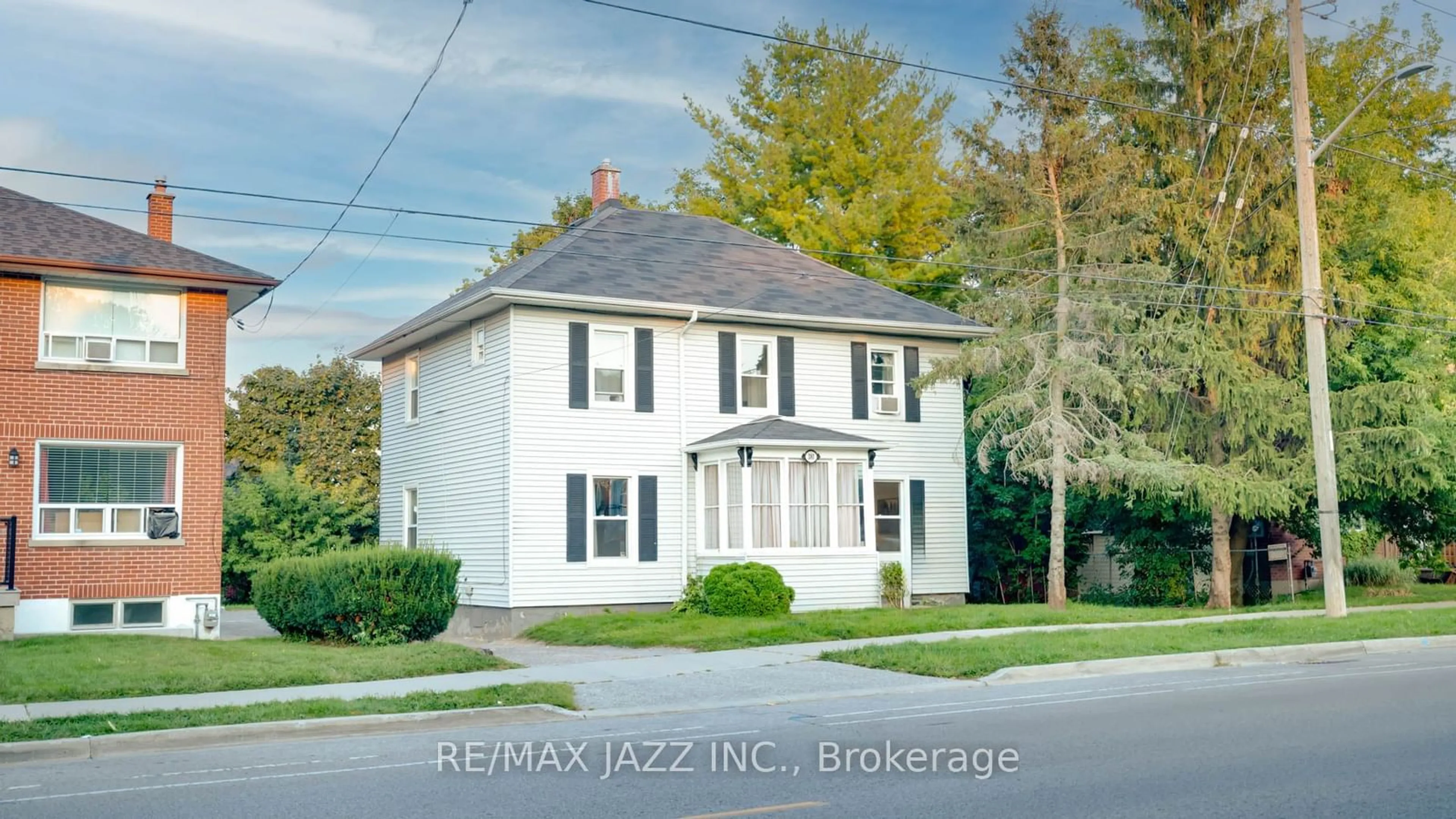 Frontside or backside of a home for 381 Mary St, Oshawa Ontario L1G 5C9