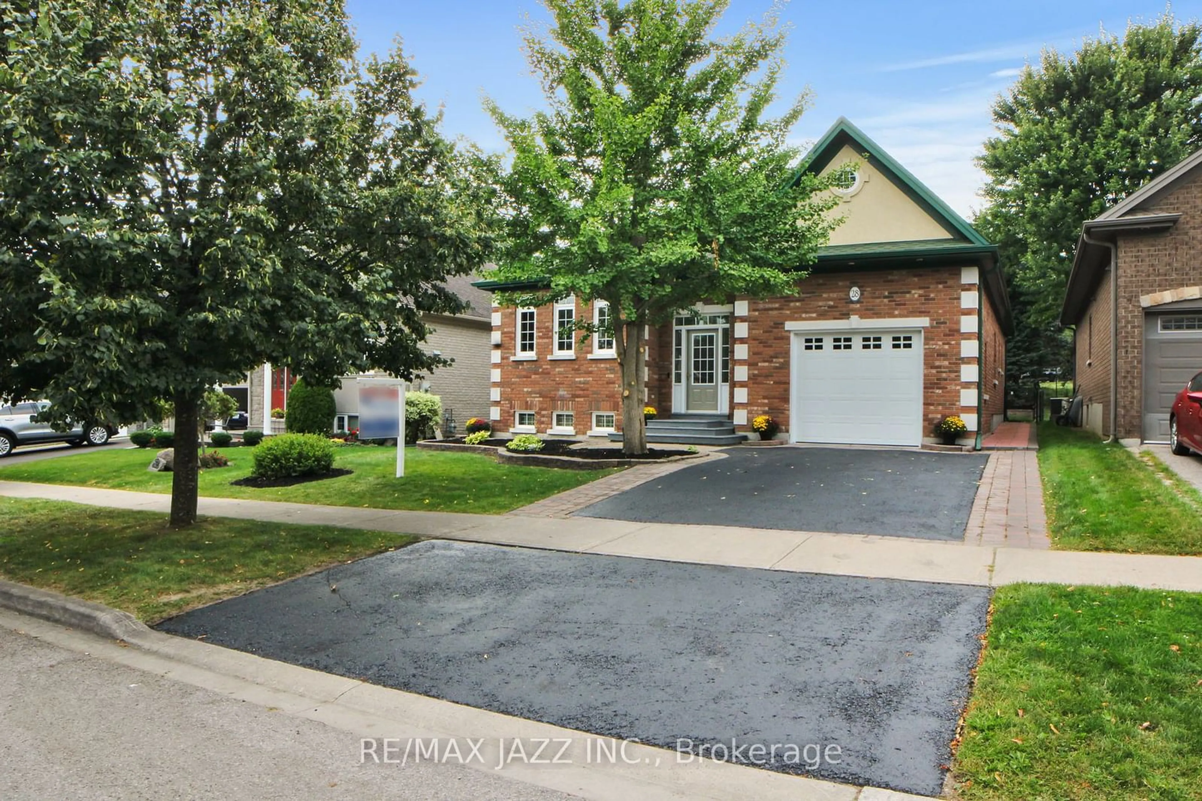 Home with brick exterior material for 28 Pine Crt, Scugog Ontario L9L 1T9