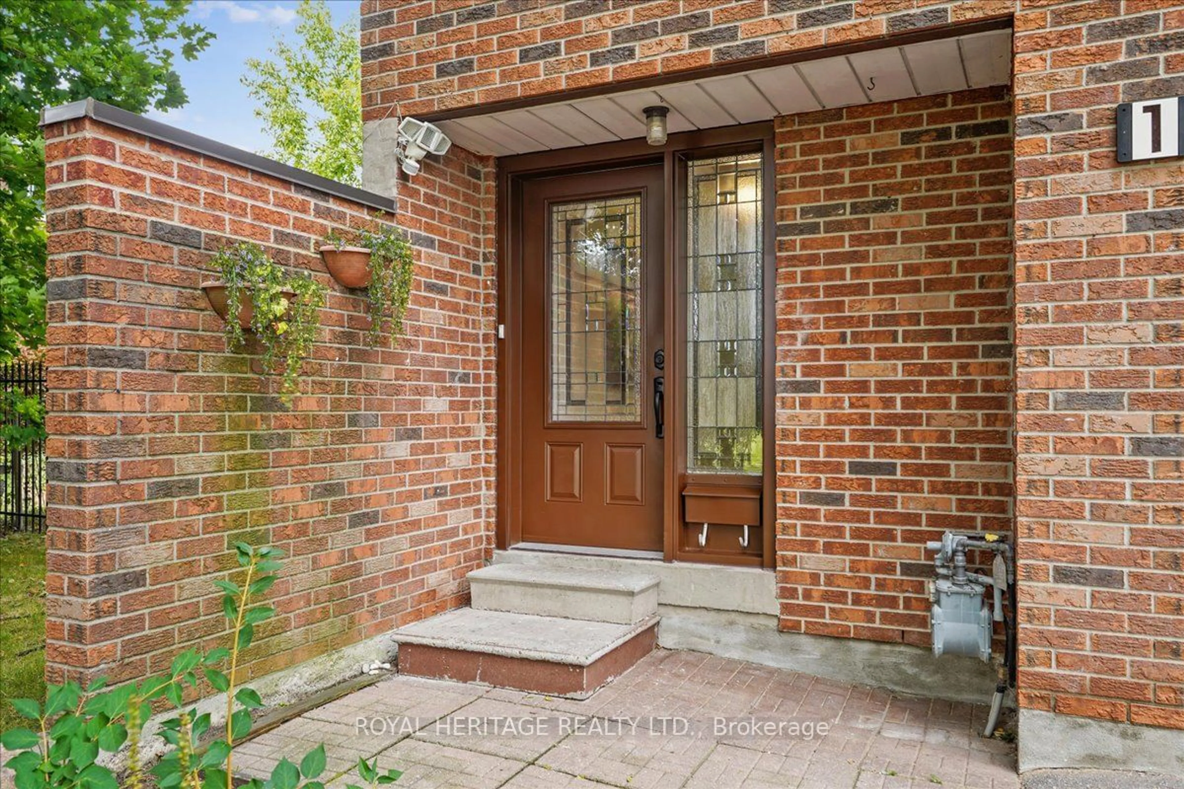 Home with brick exterior material for 1370 Fieldlight Blvd #1, Pickering Ontario L1V 2S7