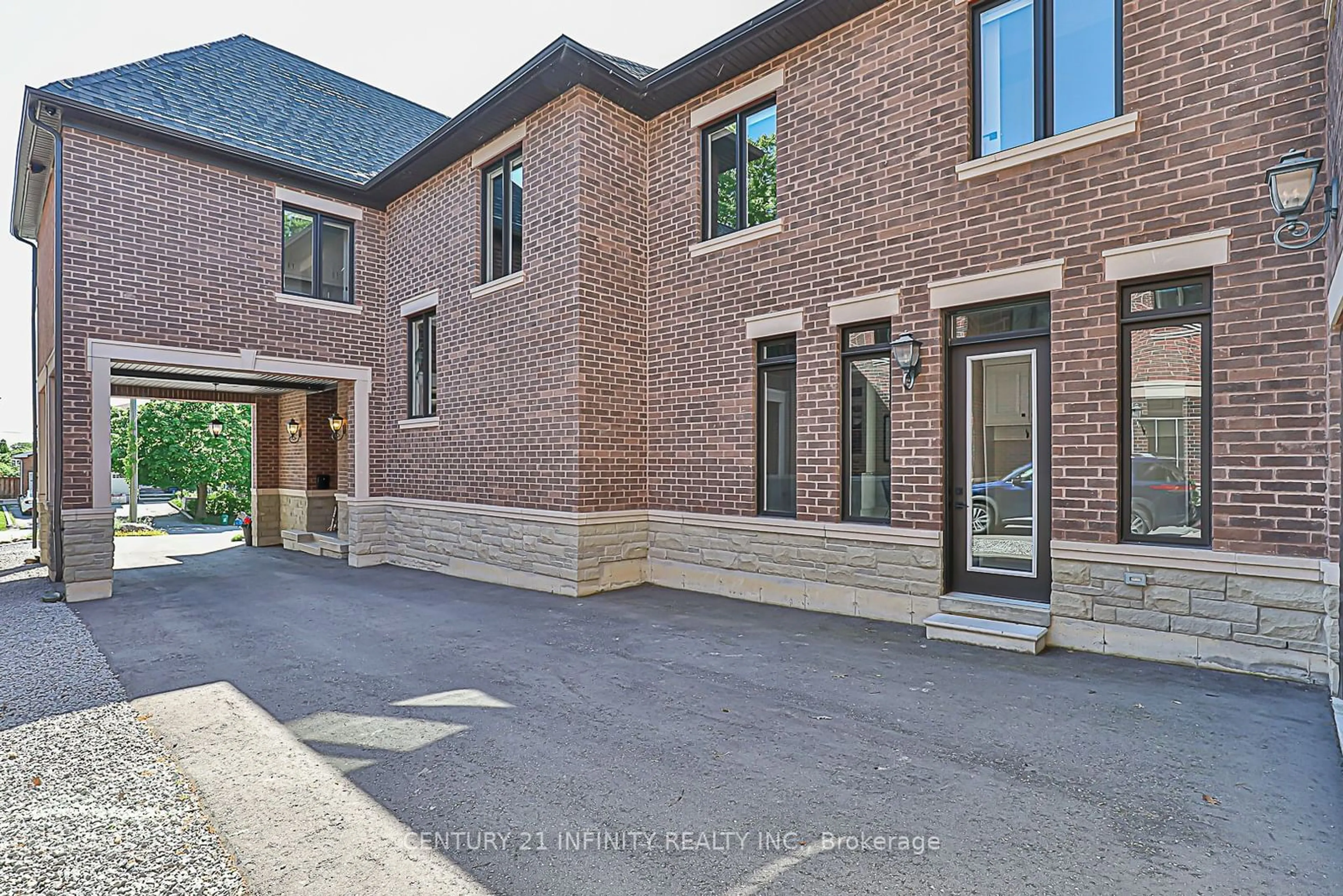 Home with brick exterior material for 540 Oakwood Dr, Pickering Ontario L1W 2M7