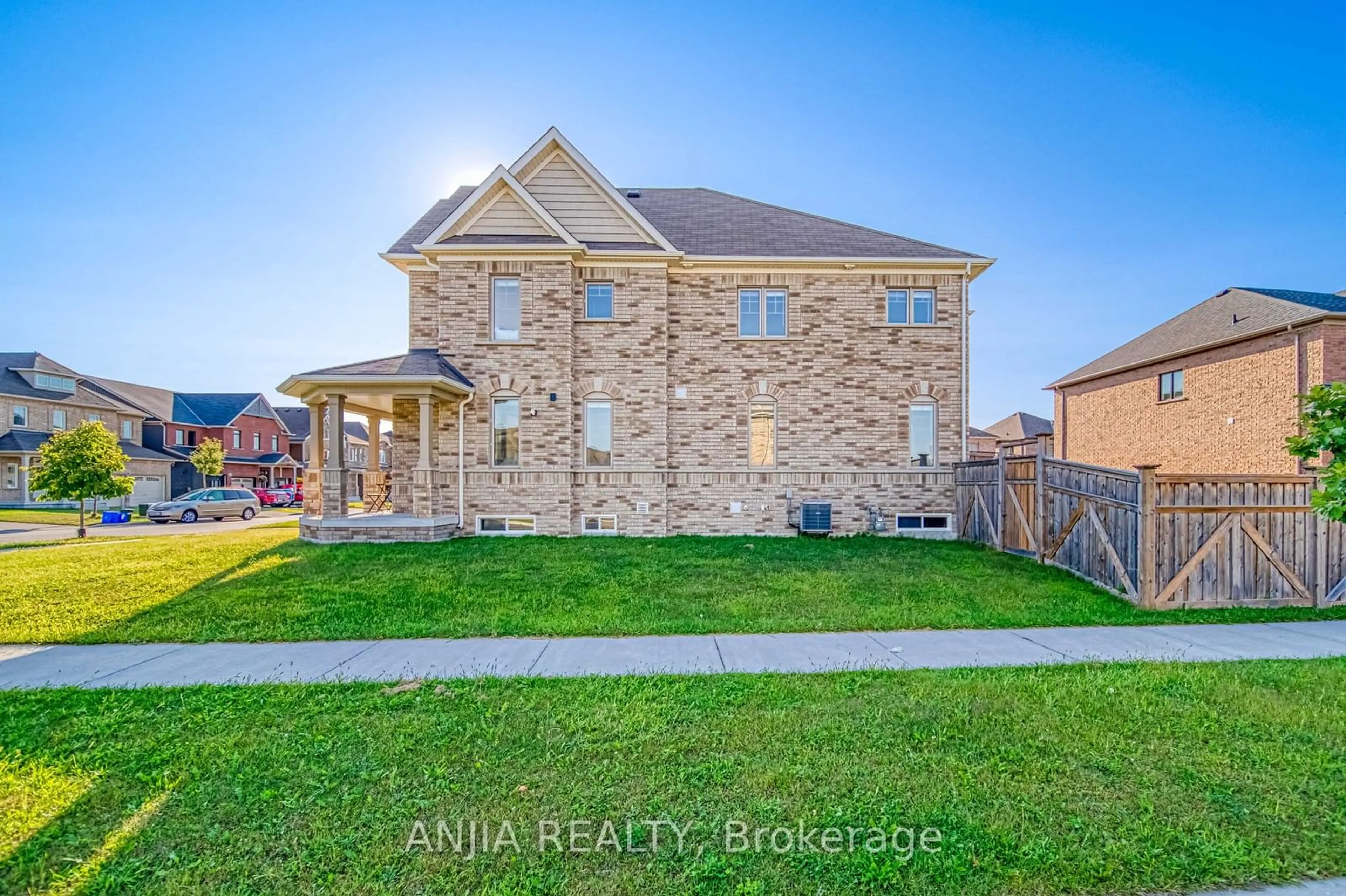 Frontside or backside of a home for 160 William Fair Dr, Clarington Ontario L1C 3K2