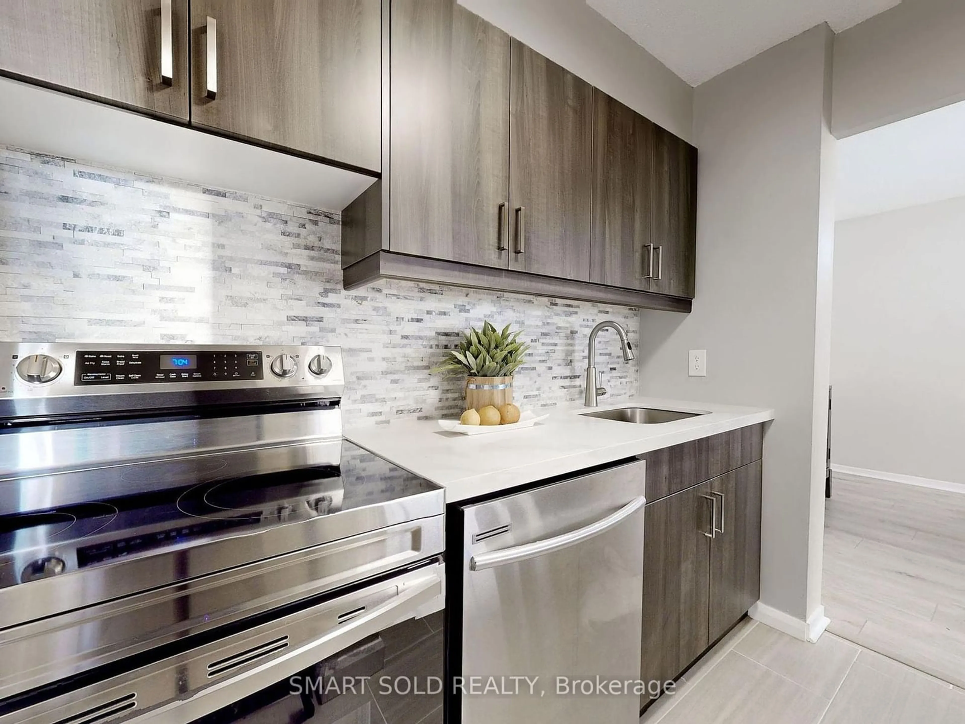 Contemporary kitchen for 40 Bay Mills Blvd #510, Toronto Ontario M1T 3P5