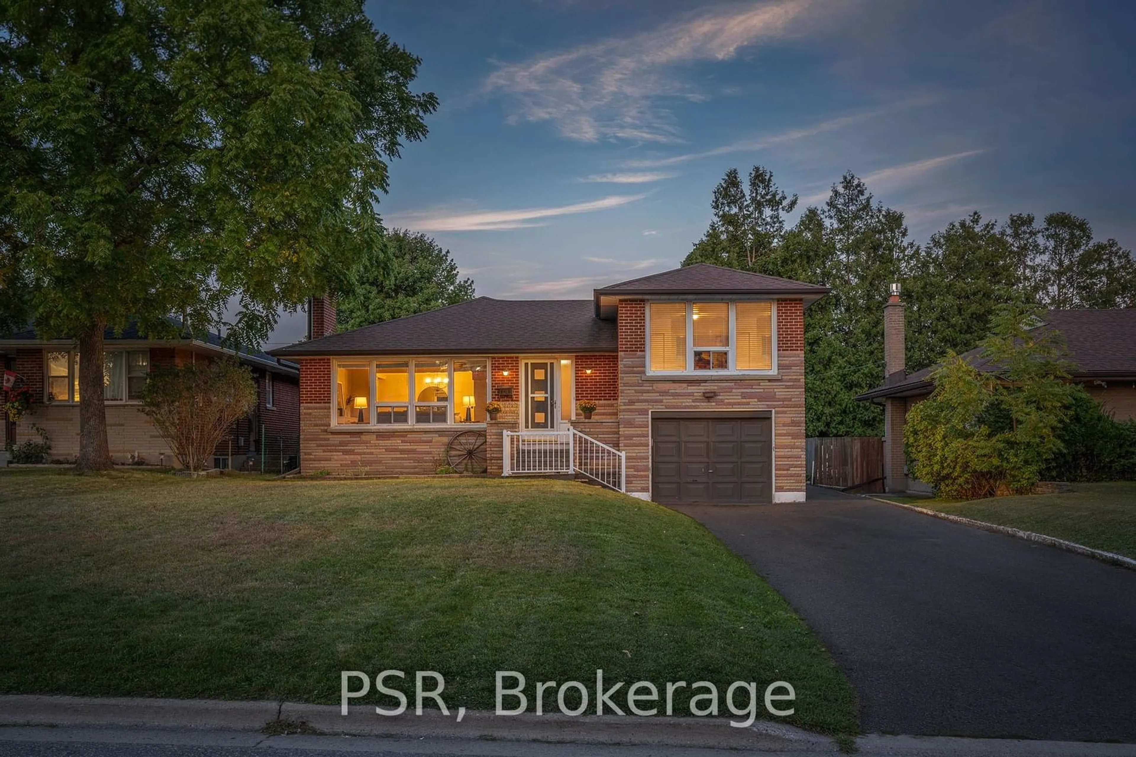 Frontside or backside of a home for 105 Harris Crt, Oshawa Ontario L1J 5K8