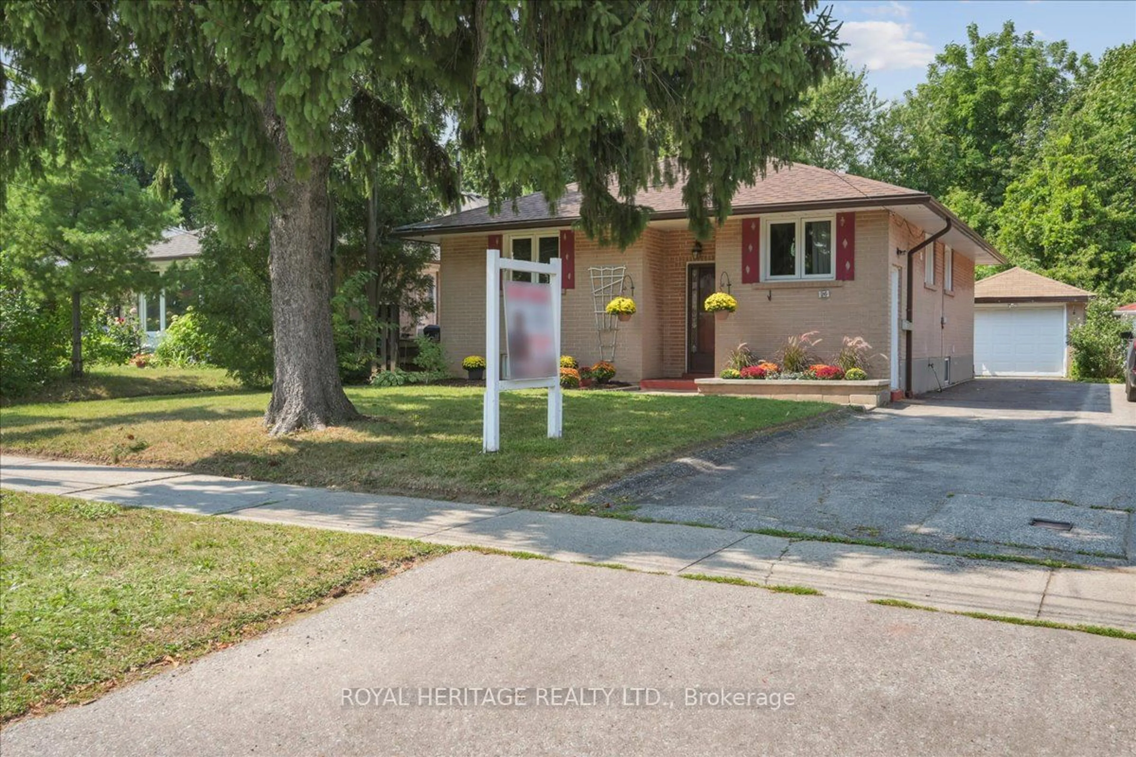 Frontside or backside of a home for 26 Oakridge Dr, Toronto Ontario M1M 2A4