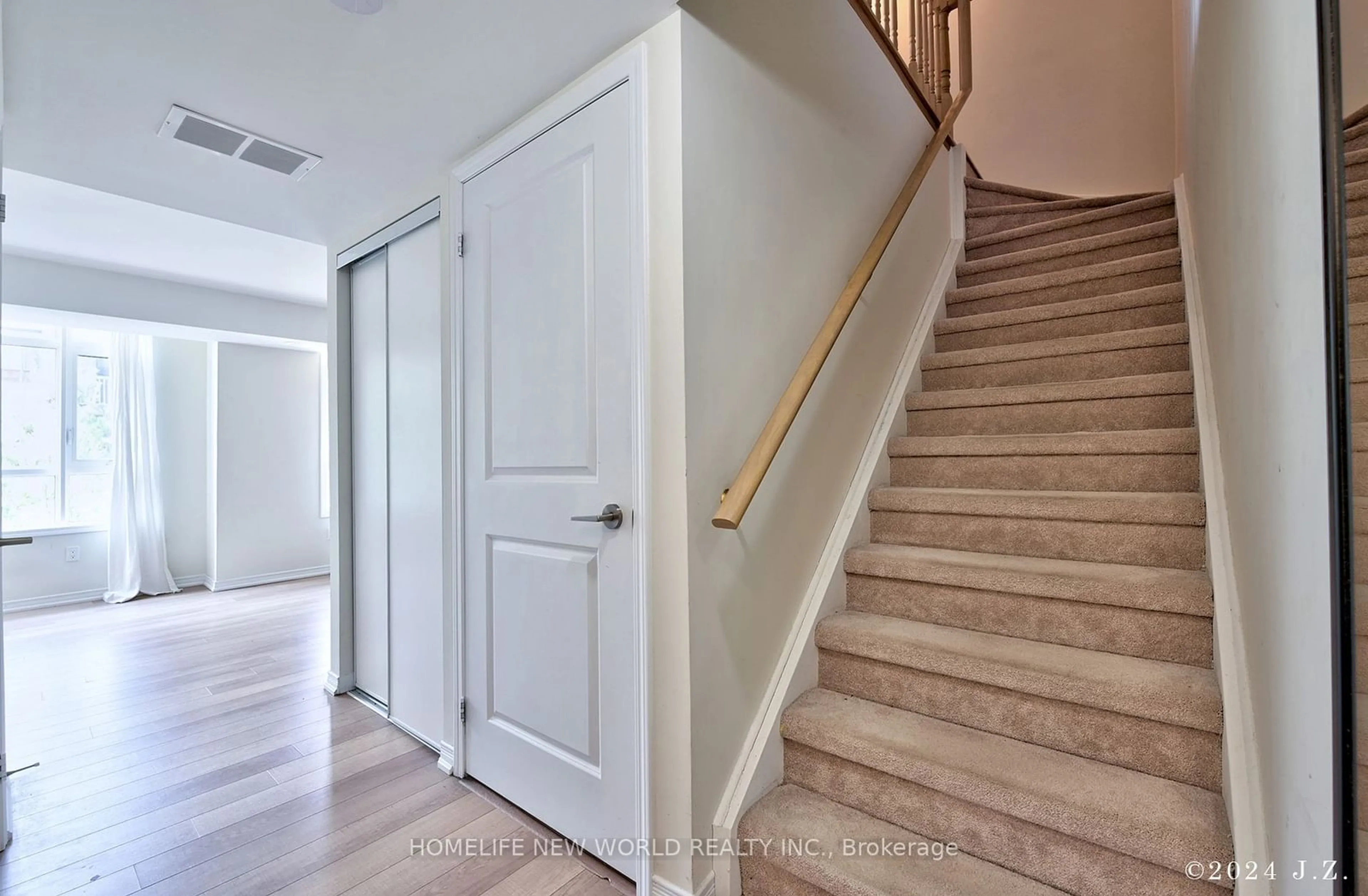 Indoor entryway for 90 Orchid Place Dr #307, Toronto Ontario M1B 0C4