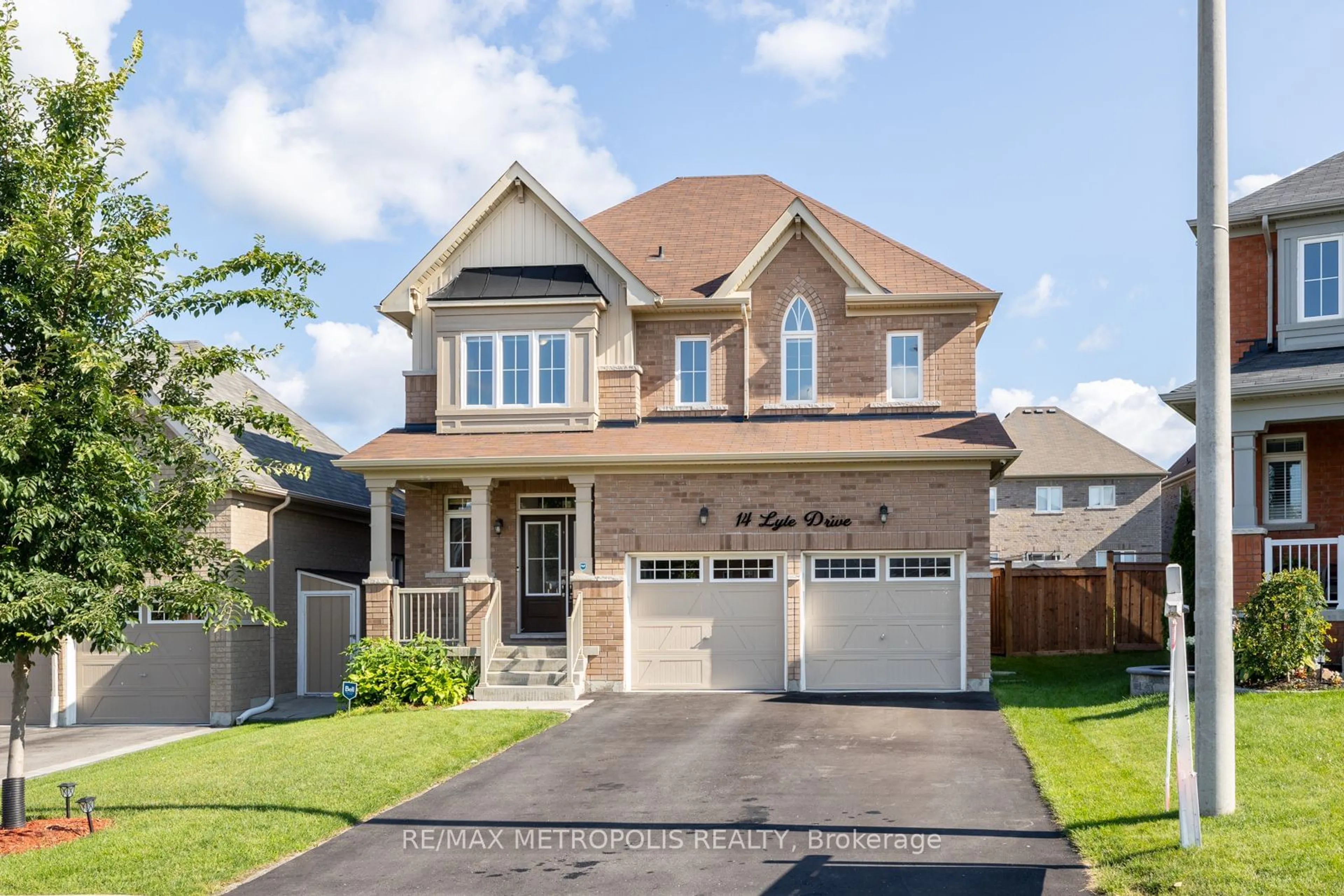 Frontside or backside of a home for 14 Lyle Dr, Clarington Ontario L1C 0V8