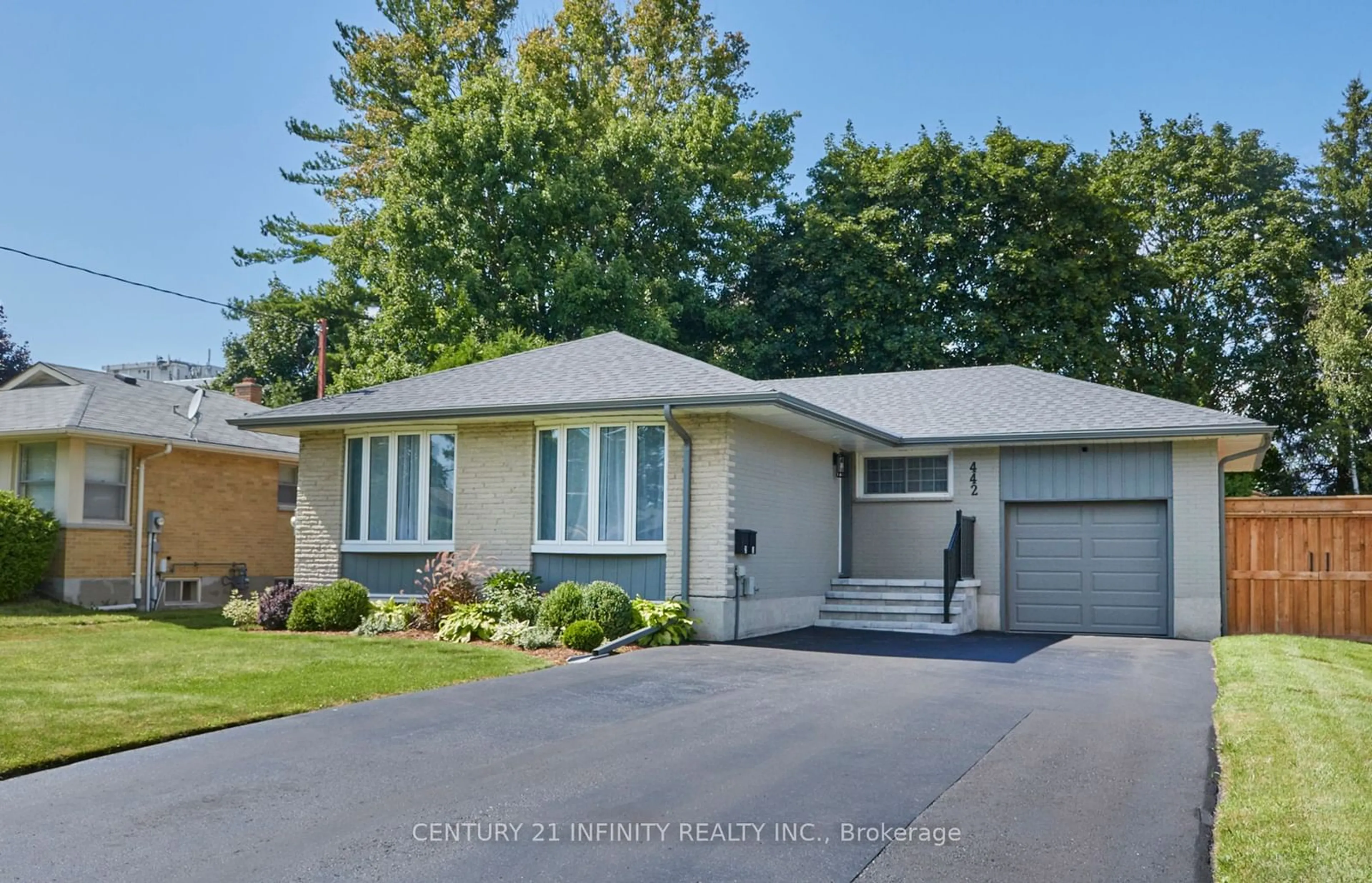 Frontside or backside of a home for 442 Rossland Rd, Oshawa Ontario L1J 3G8