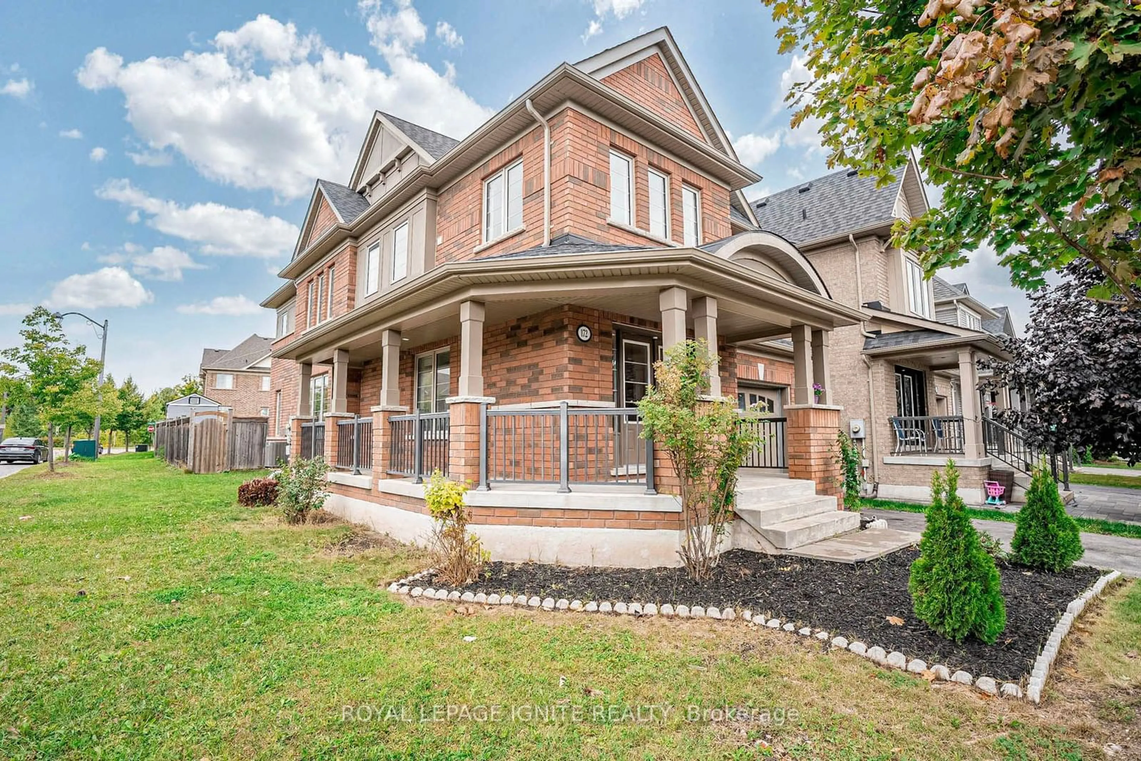 Home with brick exterior material for 172 Nearna Dr, Oshawa Ontario L1L 0H1