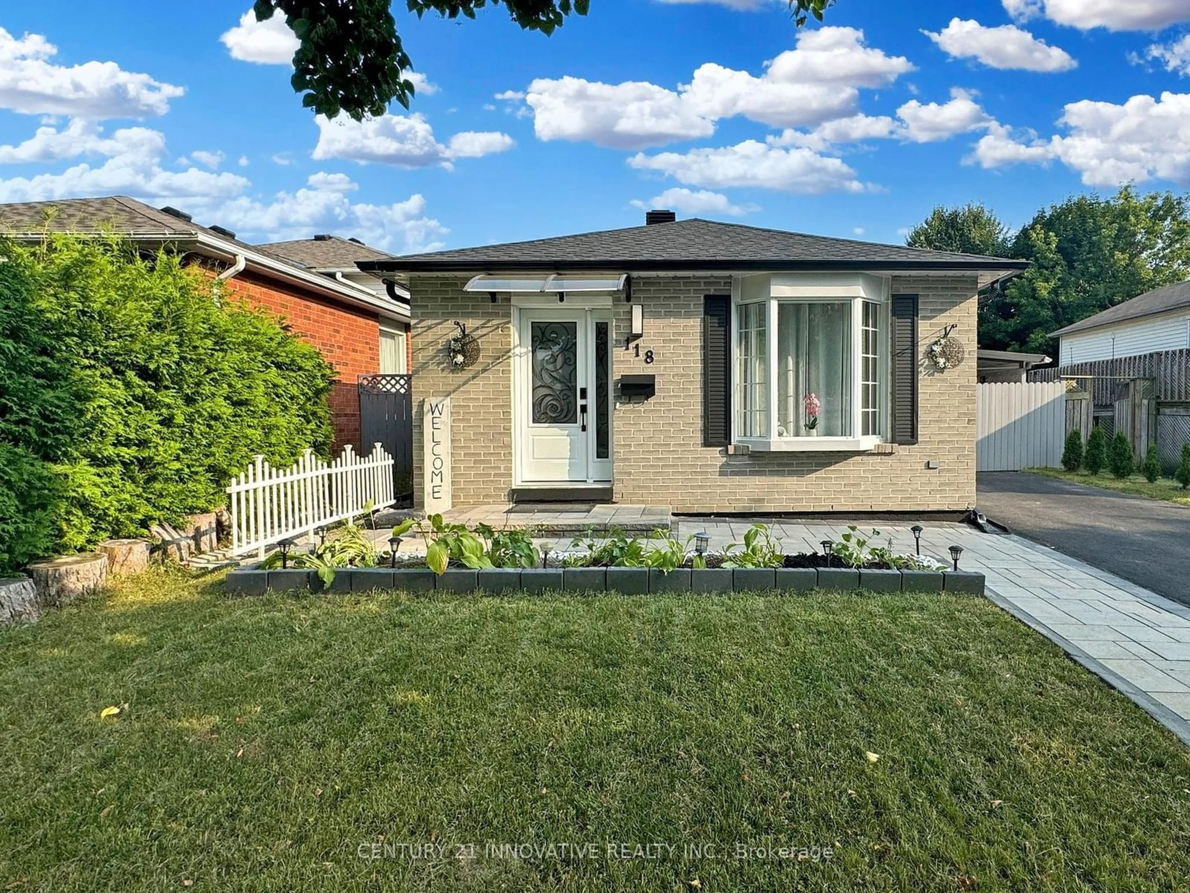 Home with brick exterior material for 118 Homefield Sq, Clarington Ontario L1E 1K9