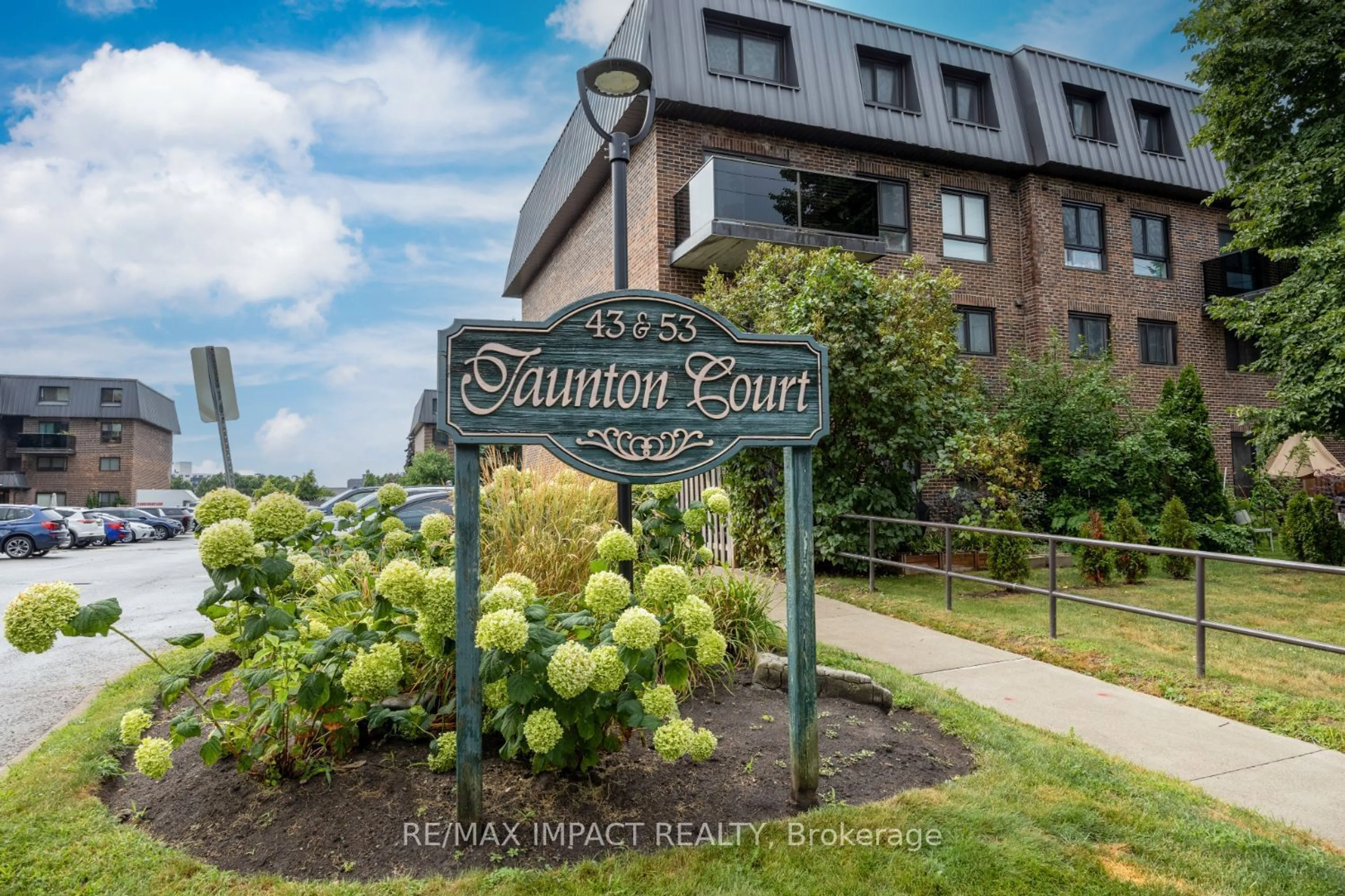 A pic from exterior of the house or condo, the front or back of building for 43 Taunton Rd #31, Oshawa Ontario L1G 3T6