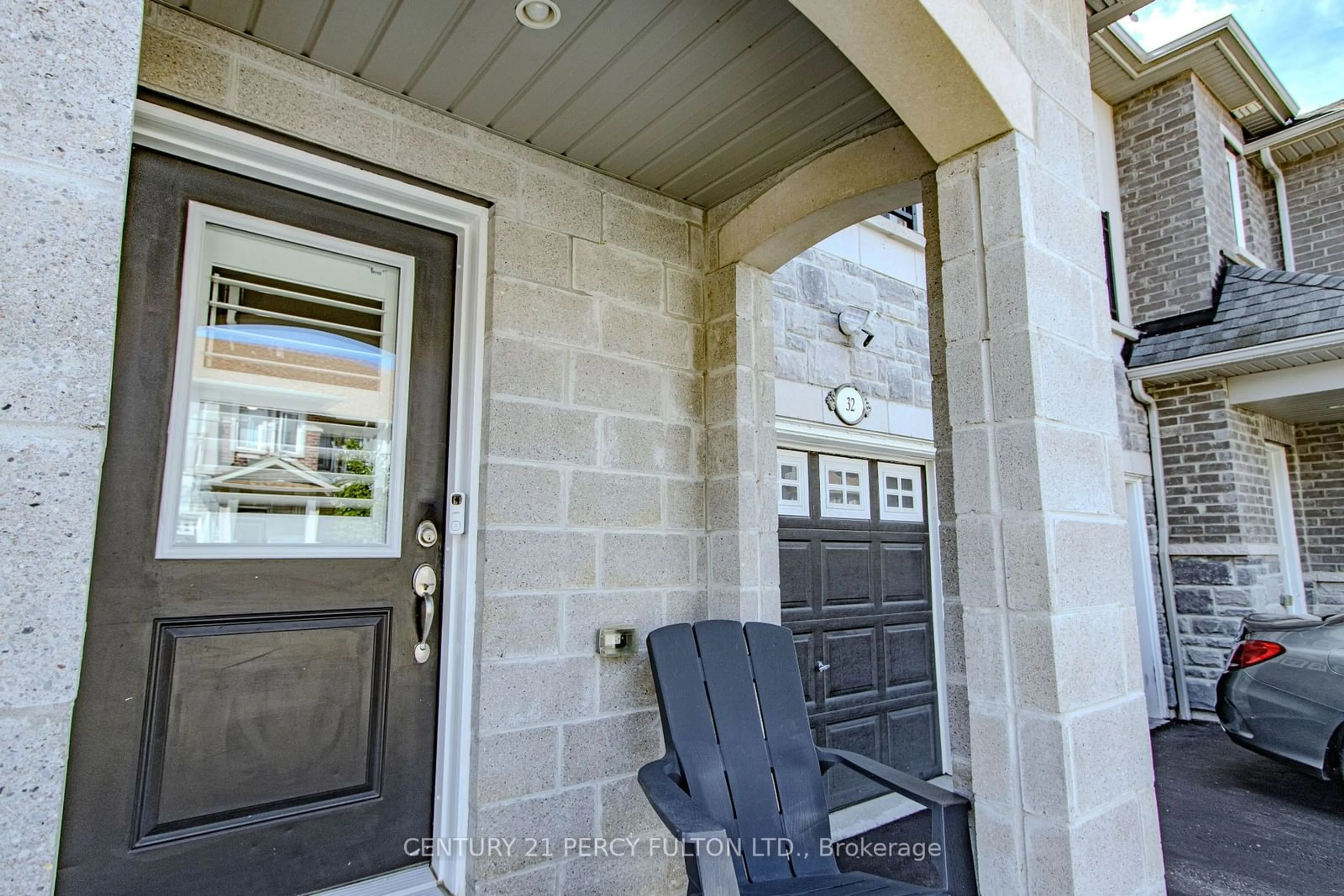 Indoor entryway for 32 Kantium Way, Whitby Ontario L1N 0L4