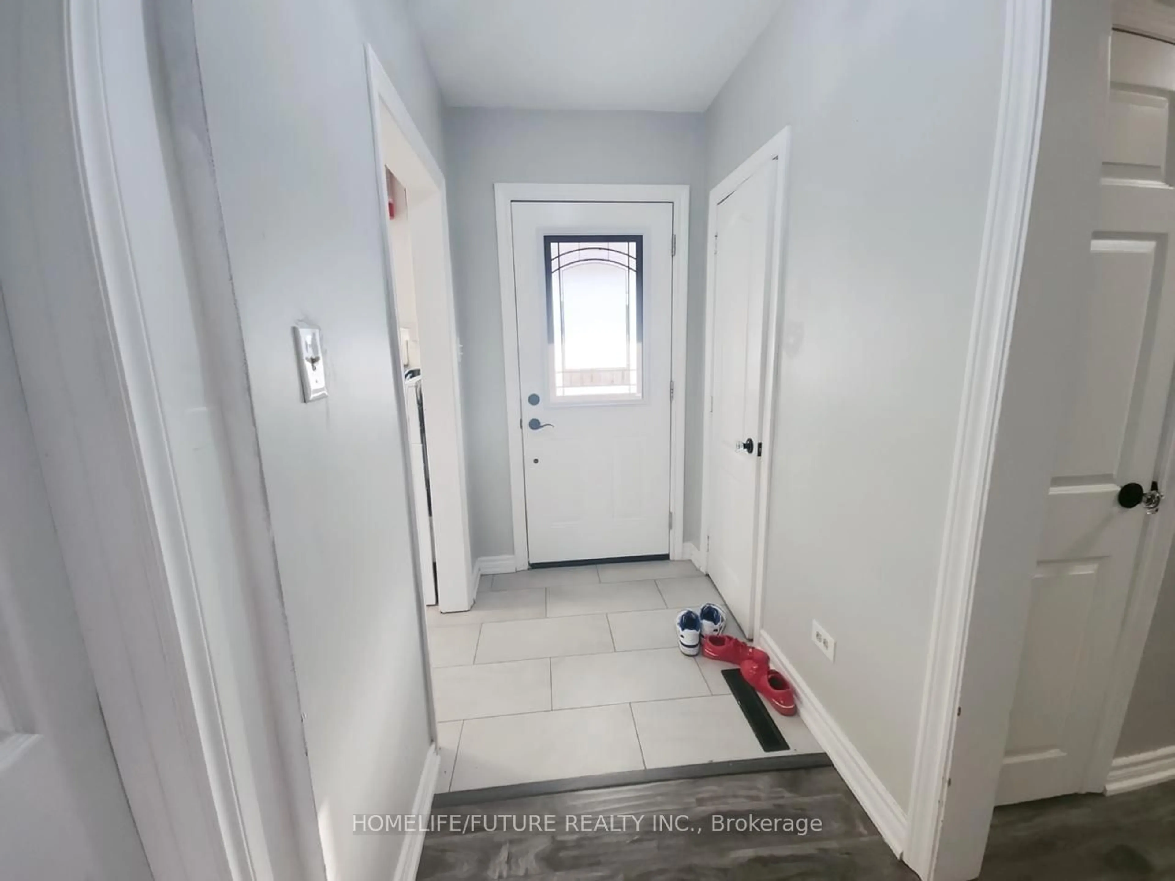 Indoor entryway for 19 Deerfield Rd, Toronto Ontario M1K 4W8