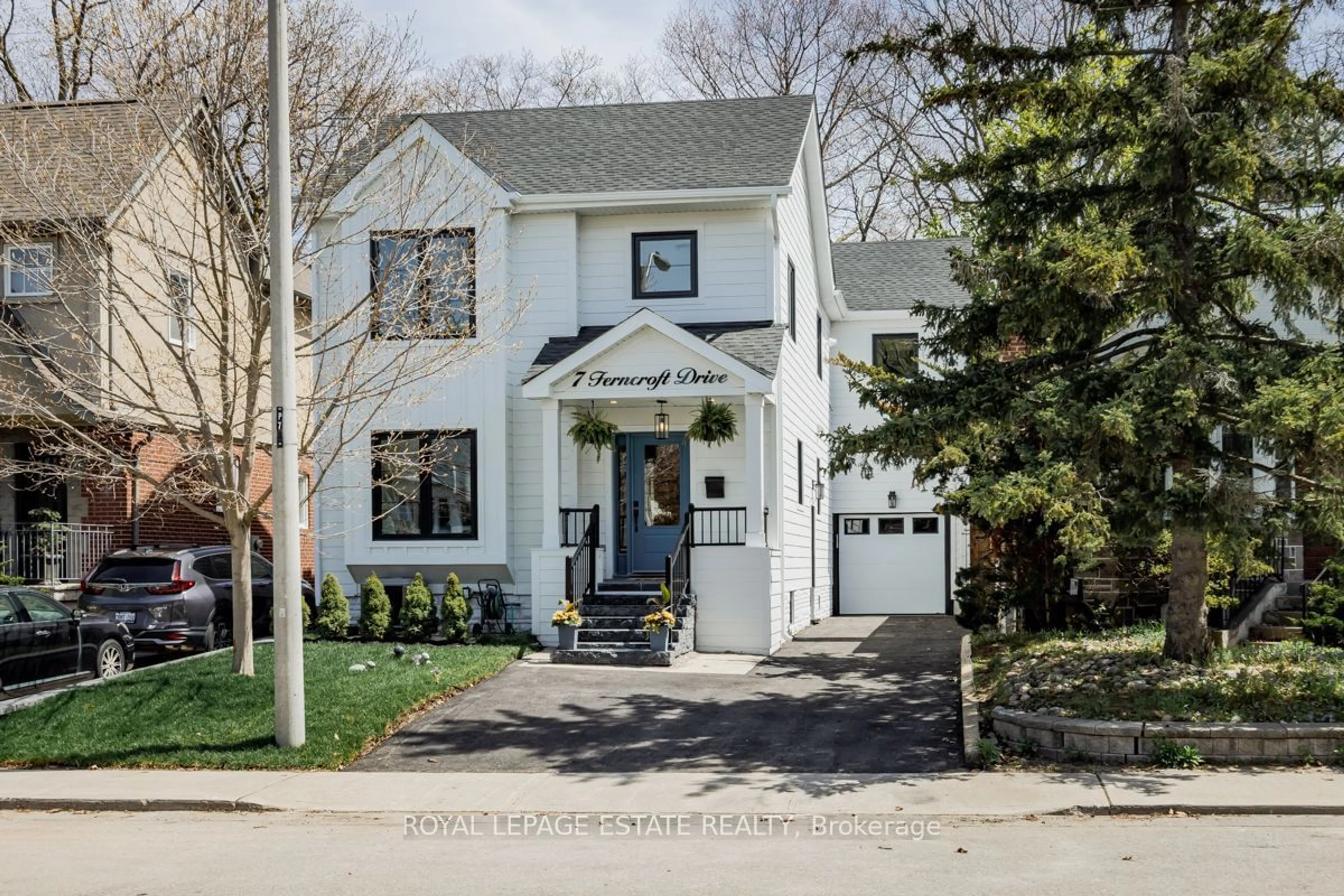 Frontside or backside of a home, the street view for 7 Ferncroft Dr, Toronto Ontario M1N 2X3